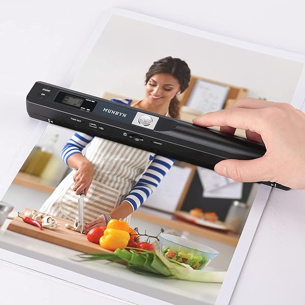 【Scanner de Documents Portable】 MUNBYN Mini Scanner de Poche Portable sans Fil avec SD 16GB, 900 DPI Resolution, A4/Sélection de Format JPG/PDF LCD, Noir - 1