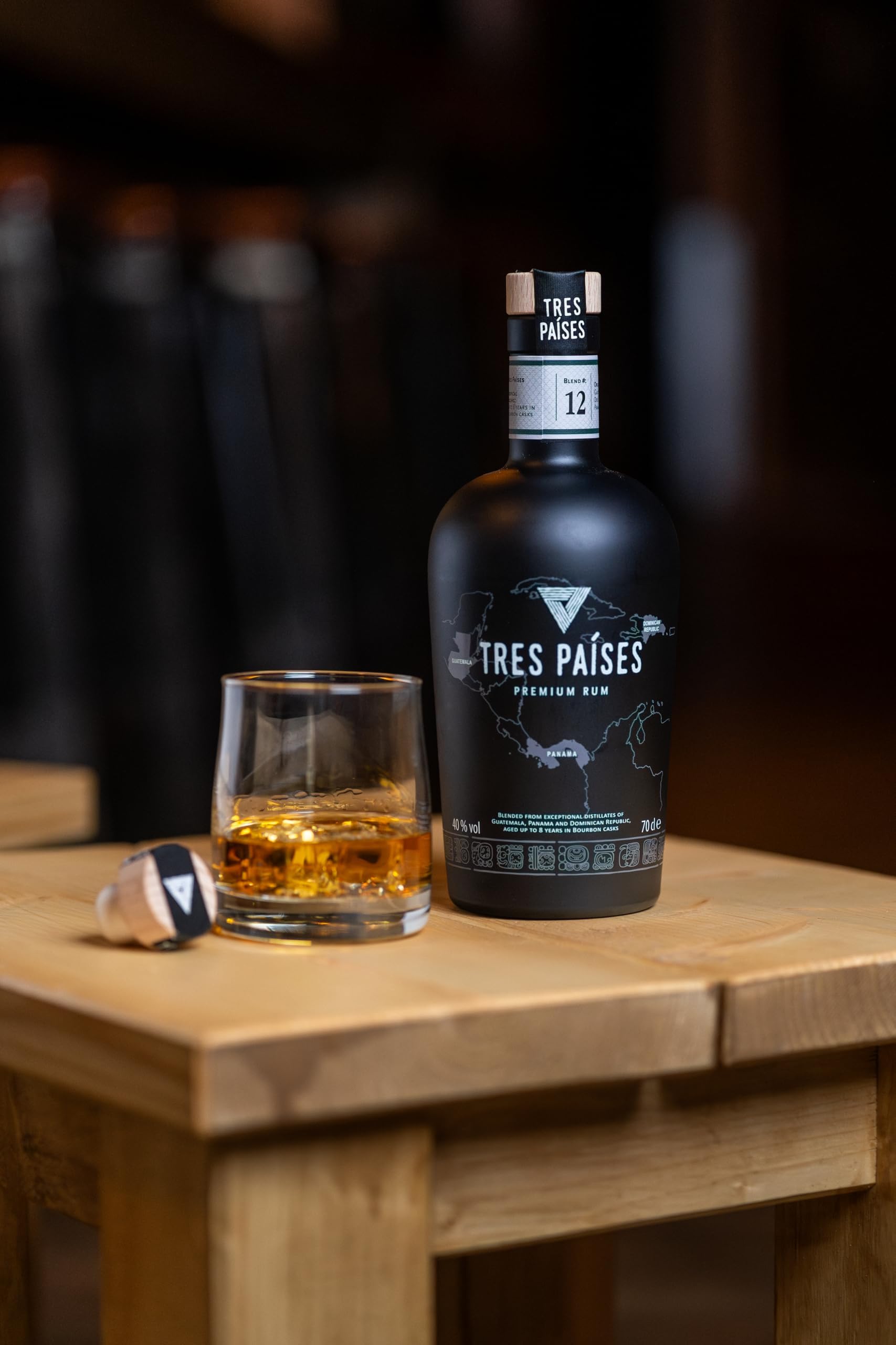 TRES PAÍSES | Premium Rum | Einmaliger Geschmack der Karibik | Guatemala, Panama & Dominikanische Republik | Aromen von Vanille, Schokolade & Frucht | Lagerung in Ex-Bourbon-Fässern | 40% Vol. | 0,7L
