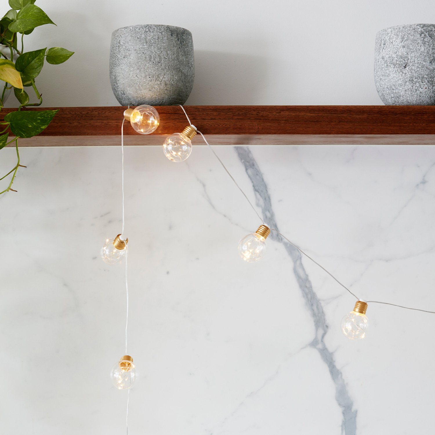 Lights4fun - Catena luminosa con micro filo, luce bianca calda, a batteria, con timer, 2 Stk.