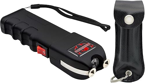 FIGHTSENSE Kit de autodefensa con spray de pimienta y pistola de aturdimiento resistente para hombres y mujeres carga intolerable de 160 C linterna