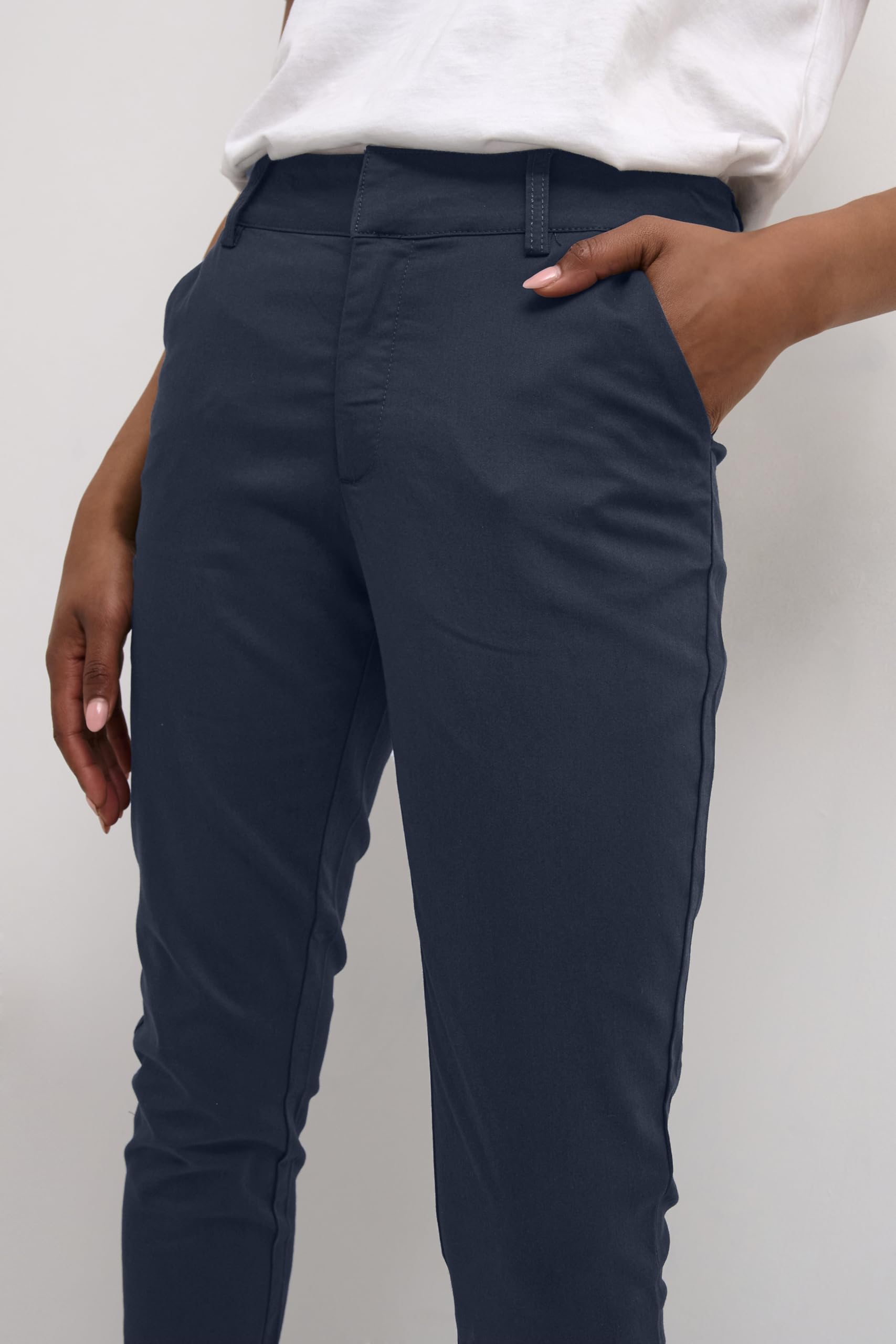 KAFFE Damen Freizeithosen Kaffe Women's Trousers Cropped Length Slim Fit Mid Rise Regular Waist