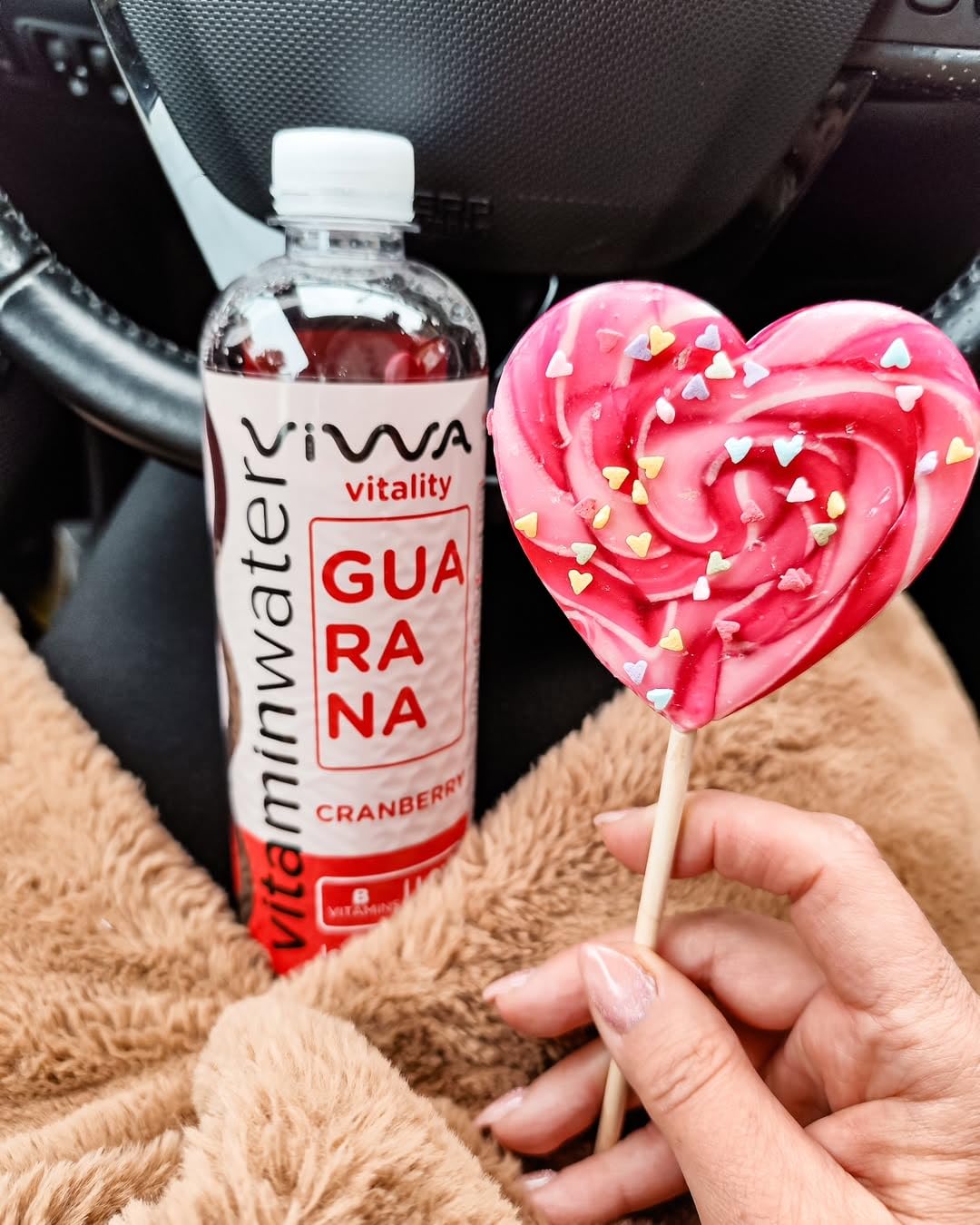 VIWA VITAMIN WATER Bebida Refrescante con Magnesio, Zinc, Sodio y Vitamina B. Sabor Frambuesa e Hibisco, 600ml, Pack de 12, Vitality