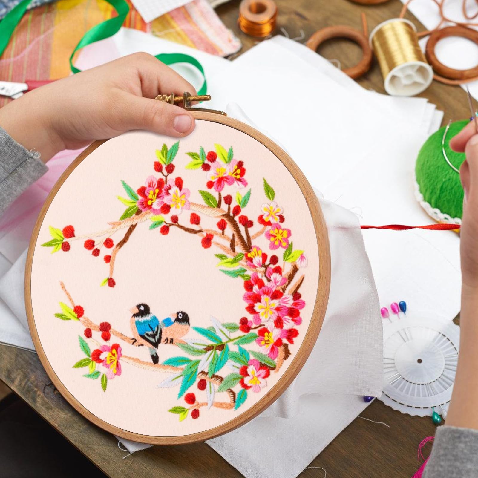 Kit Ricamo Per Principianti - 4 Set Completi Con Telai, Fili E Istruzioni - Motivi Floreali E Farfalle - Foto 6