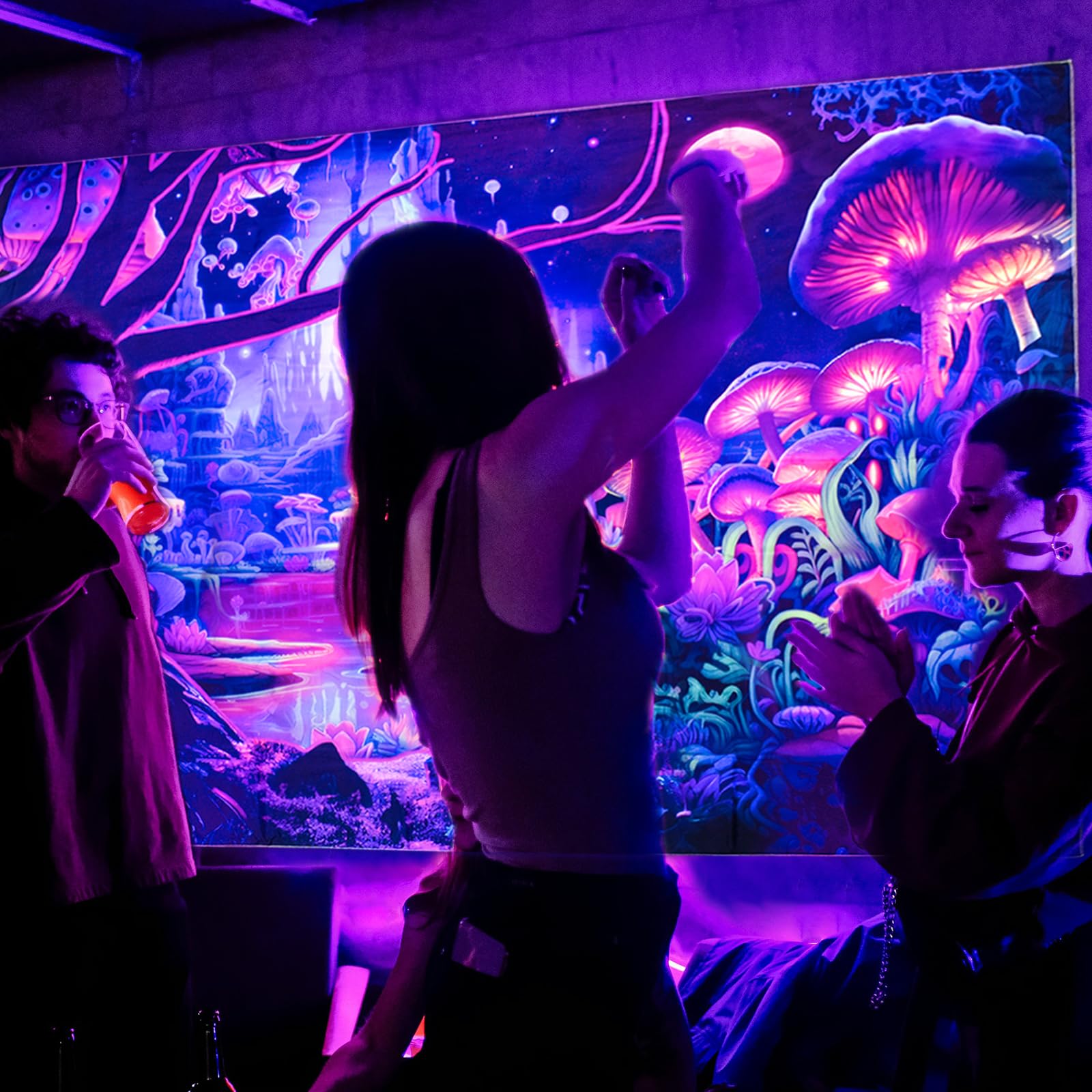 Cyiecw Tapisserie Murale Aesthetic, Lumière Noire Réactive Aux UV, Champignon Plantes Fluorescentes Forêt Psychédélique, Tissu Décoration Tenture Murale Pour Chambre à Coucher, Salon