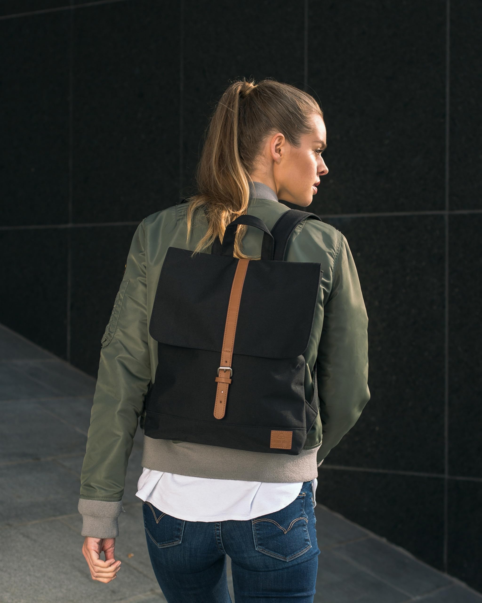 Sac à Dos Femme - JOHNNY URBAN Mia à partir de Pet recyclé – Daypack Durable Haute qualité – Petit Sac 7 litres Unisexe pour Homme & Femme - Imperméable avec Poche pour pc Portable