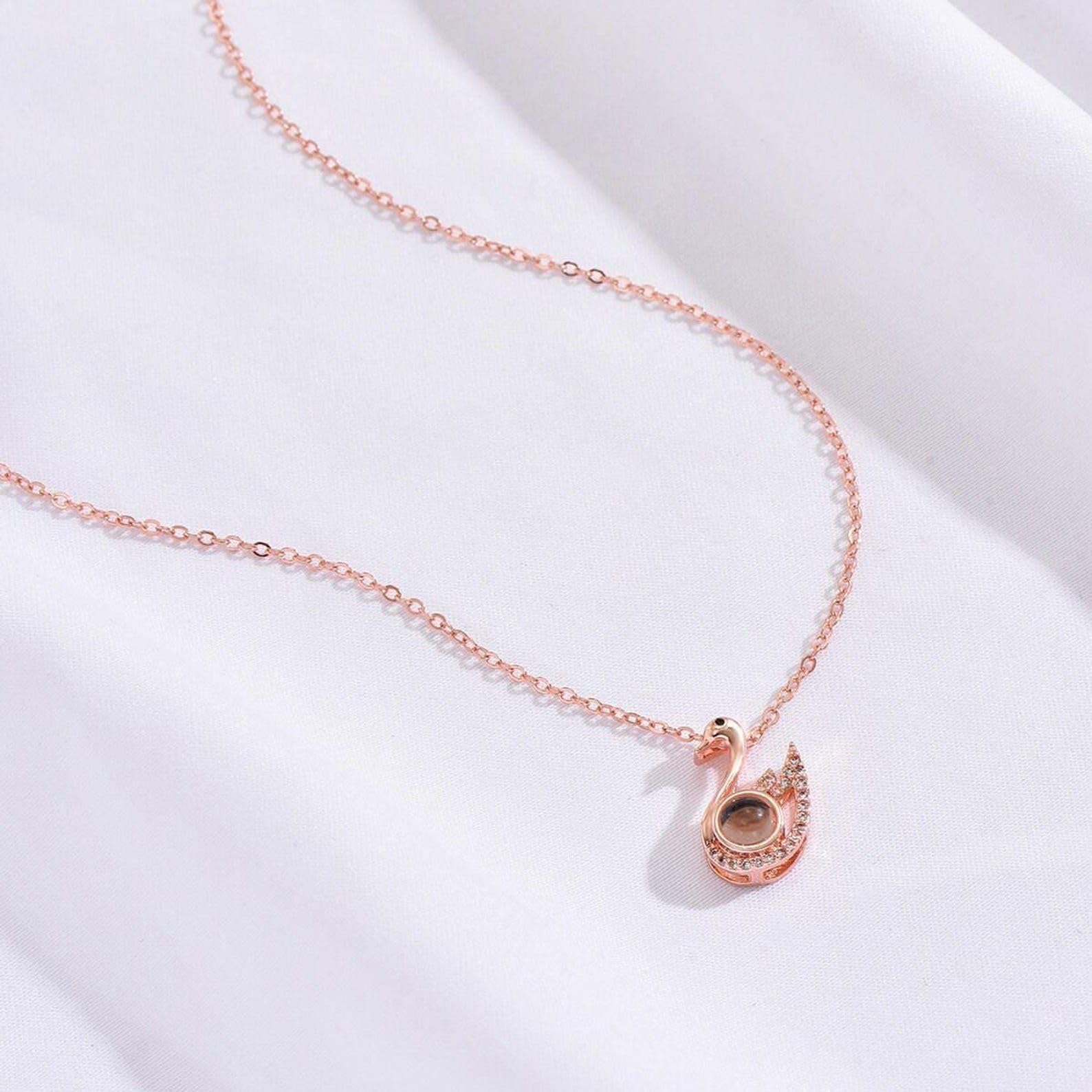 Collana a cigno con foto proiettata su misura, ciondolo commemorativo