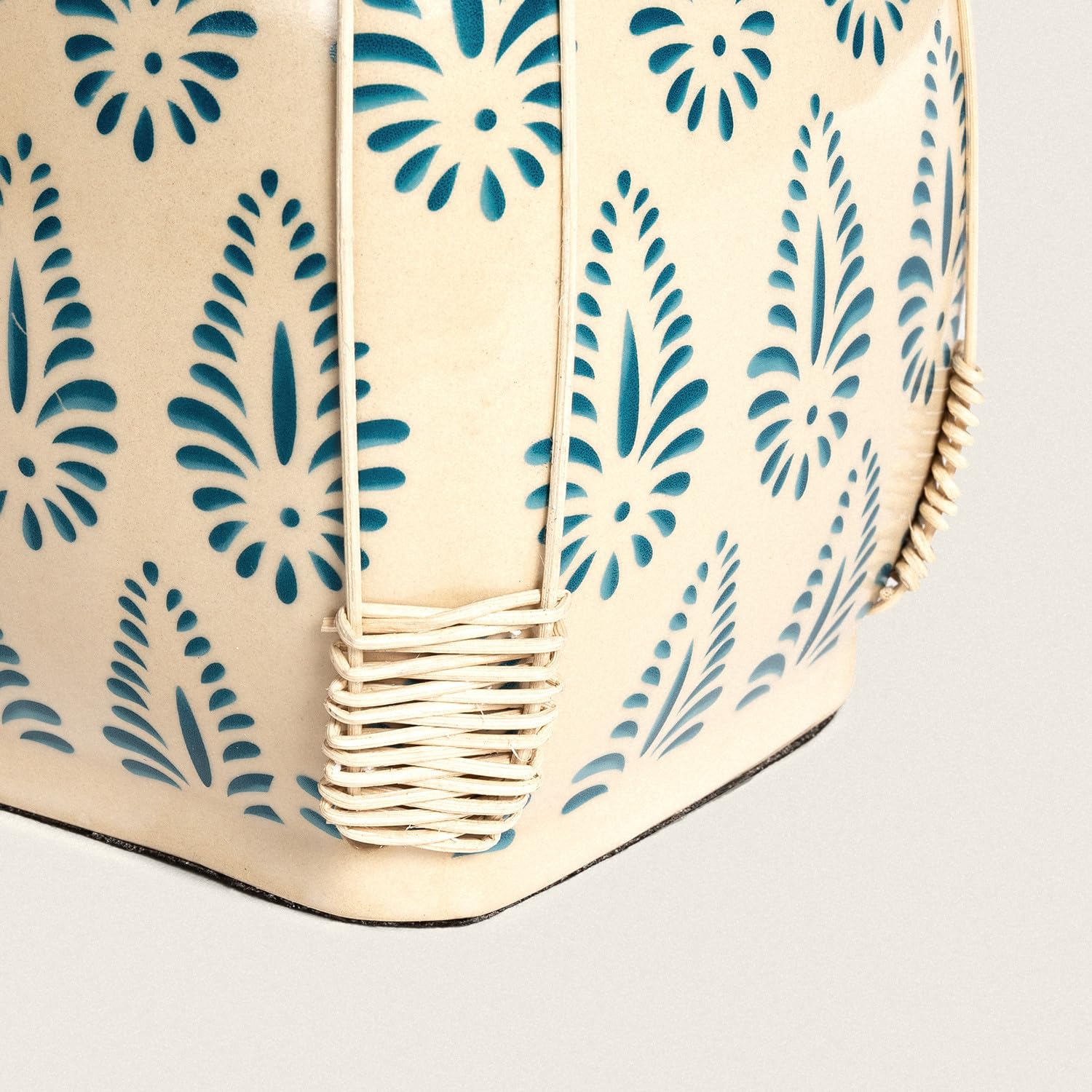 LEDKIA LIGHTING - Lámpara de Mesa Ariché | Diseño Artesanal Mediterráneo | Base Cerámica y Ratán | Requiere 1 Bombilla E27 | Para Salón y Dormitorio; Blanco