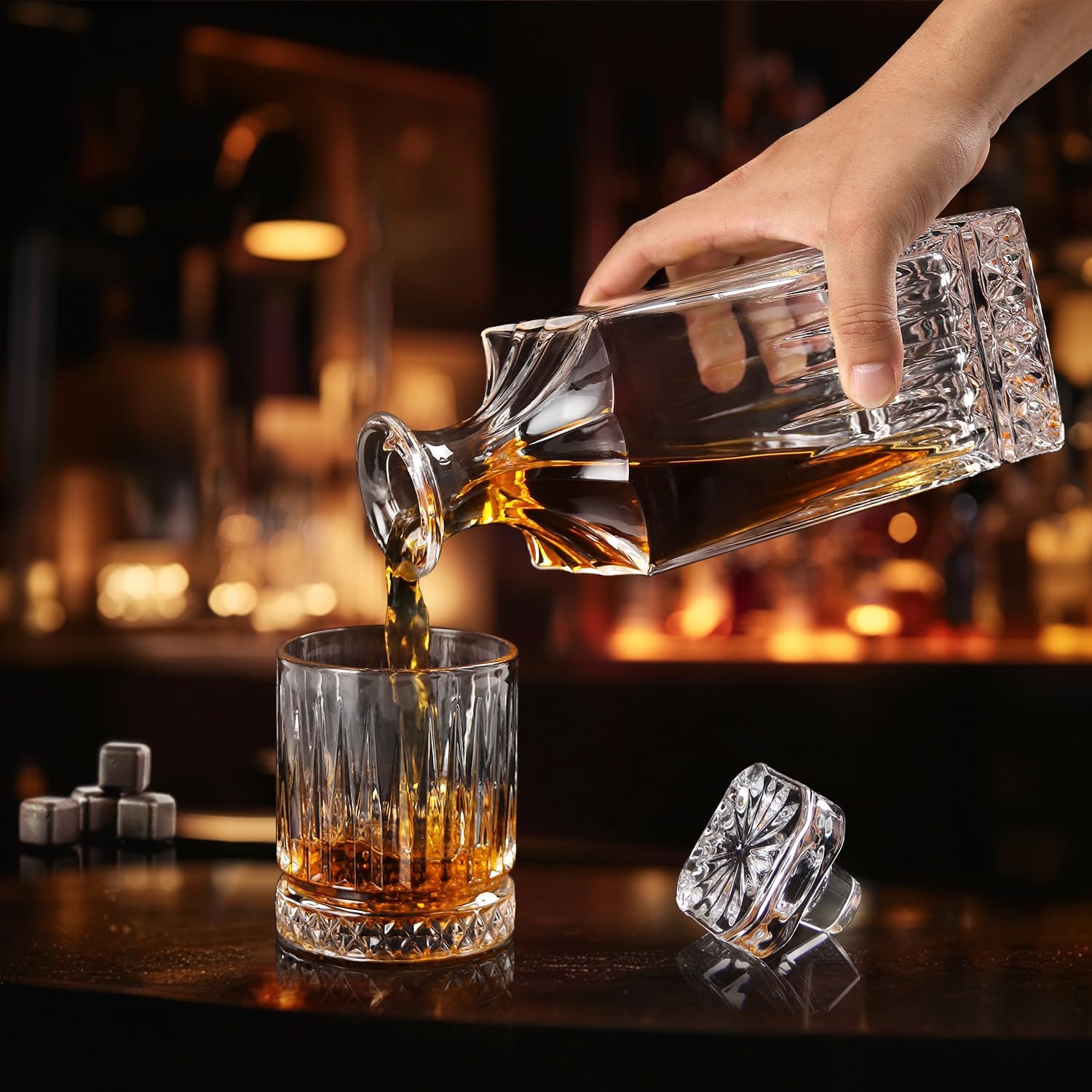 29oz Whiskey Decanter Set in Gift Box, Crystal Whiskey Decanter Sets for Men, Liquor Decanters with 4 Glasses, Gifts for Men Dad