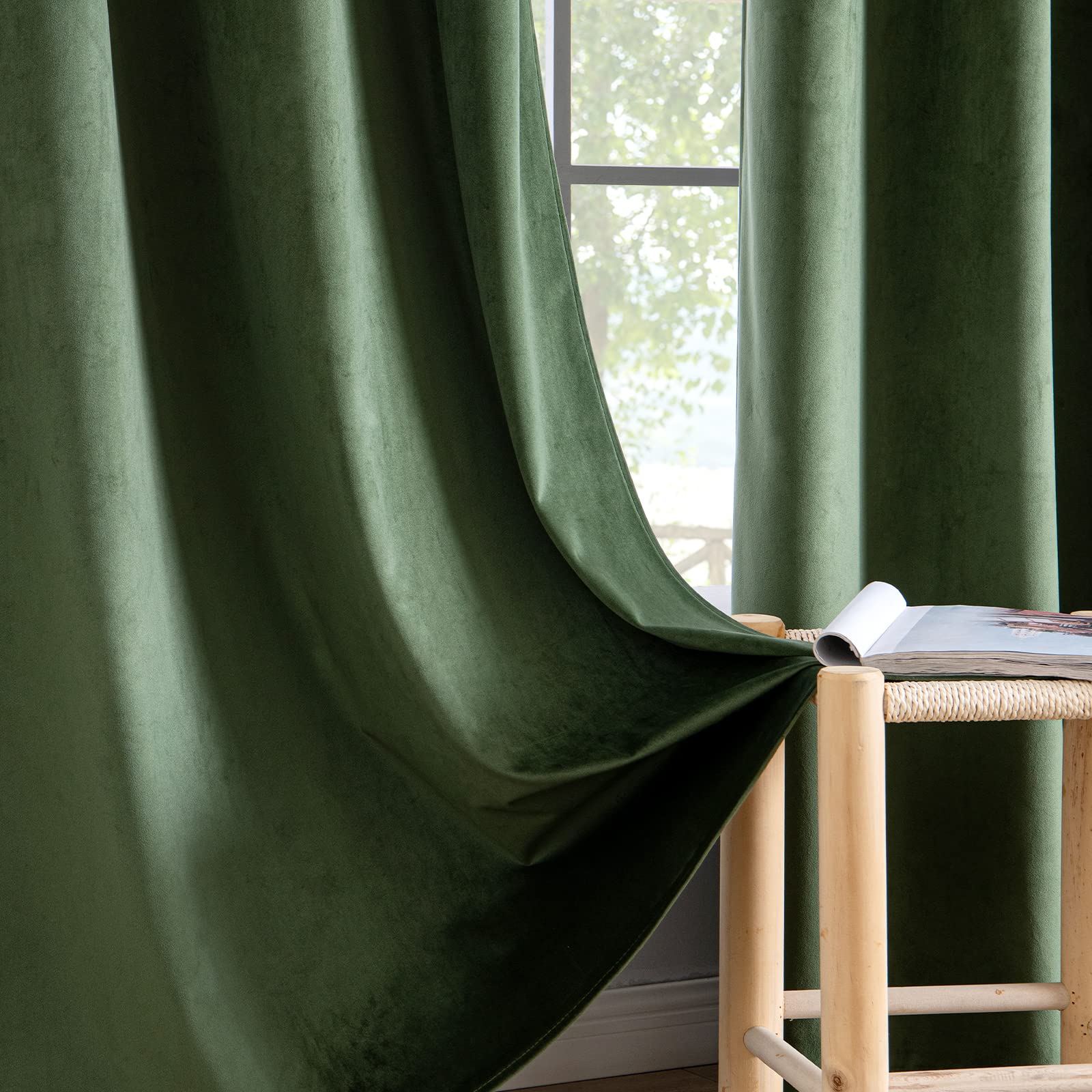 EMEMA 2 Panneaux Doux Velours Rideau Occultant Thermiques Réglage de la Température Rideaux à Oeillets pour Chambre Salon Élégant Décoration 140 x 280 cm Matcha