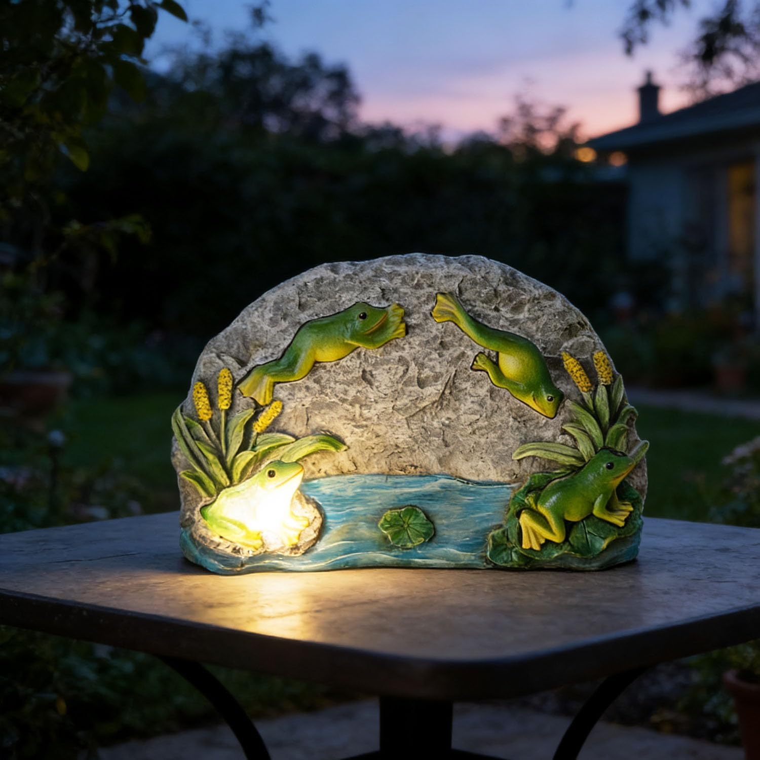 Frog Garden Statue Solar Rock Lights Decor, A Jumping Frog for Patio Pathway Art Housewarming for Yard Decoration Lawn Ornament Gardening Gifts for Women Mom Grandma (Frog)
