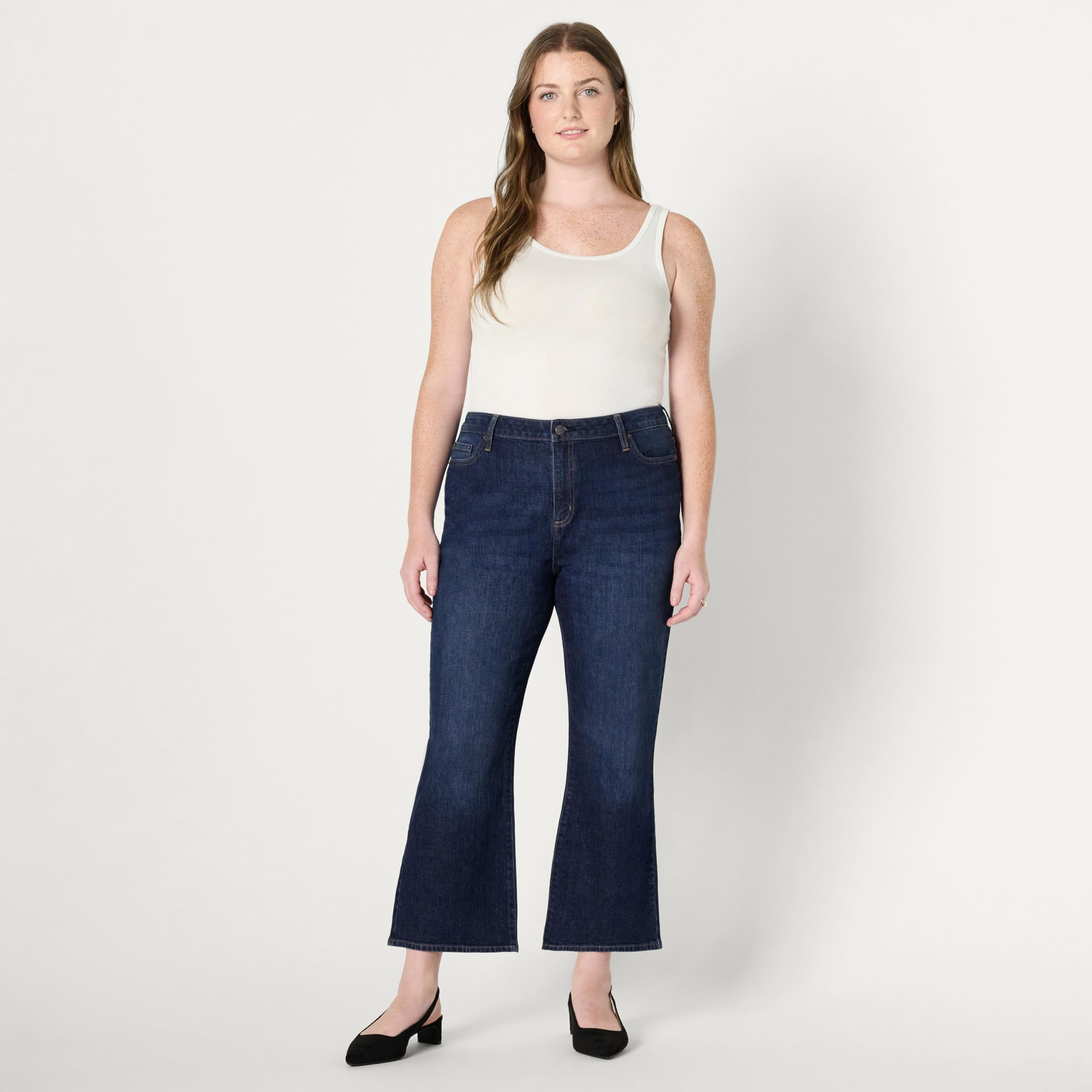 Amazon Essentials Donna Jeans Cropped alla Moda, a Vita Media con Fondo Svasato, Mediamente Elasticizzati