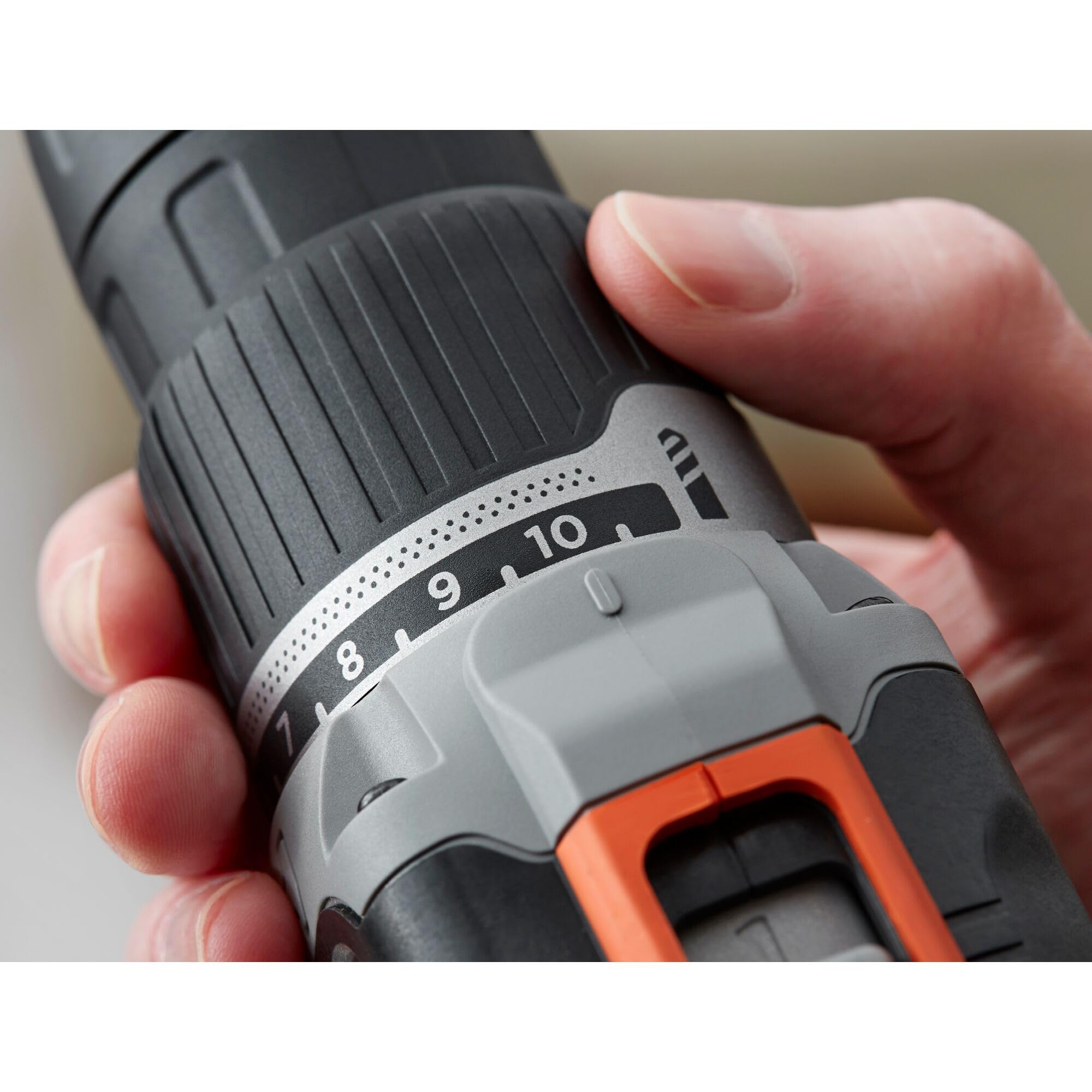 BLACK+DECKER Marteau perforateur sans fil 18V à 2 vitesses avec 2 batteries 1.5Ah et chargeur 400mA, couple 45Nm, lampe de travail LED, BCD003C2K-QW