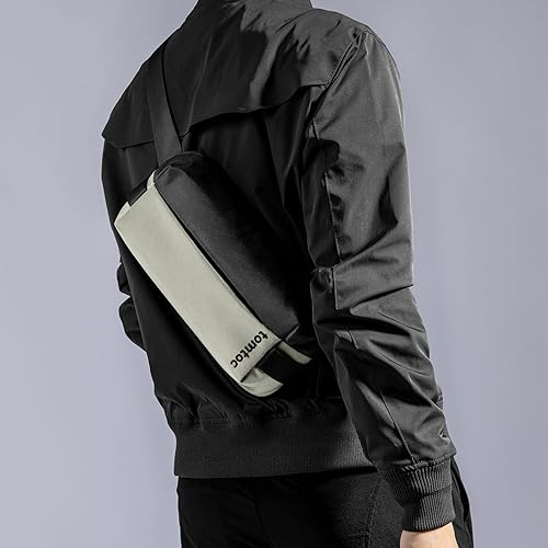 Vista 2 de tomtoc Bolso bandolera compacto EDC, mochila minimalista en el pecho, bolsa cruzada para hombres y mujeres, bolsa de transporte diaria ligera