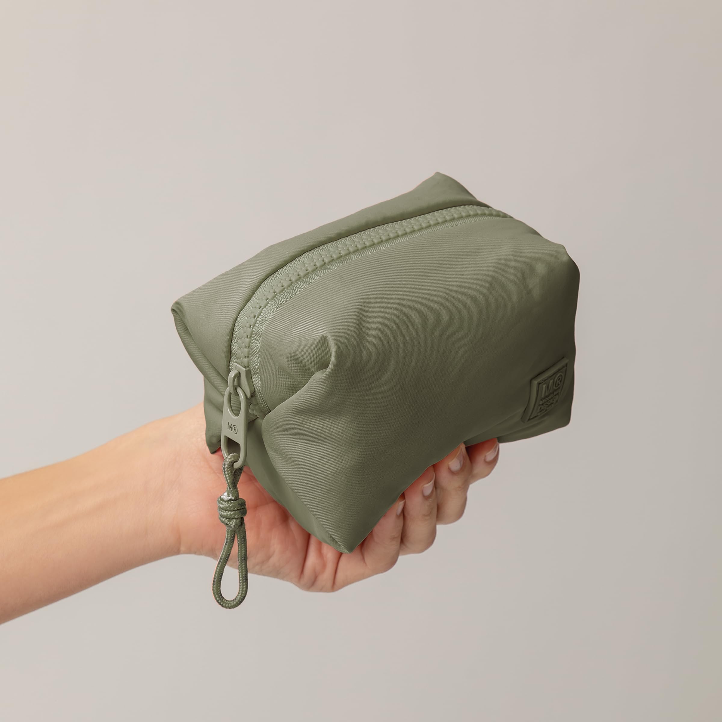 Miquelrius - Mini Neceser para cosméticos, Maquillaje o Accesorios, Portatodo Acolchado Repelente al Agua, Estuche Compacto de Viaje, Ligero y Resistente, 110 x 80 x 80 mm