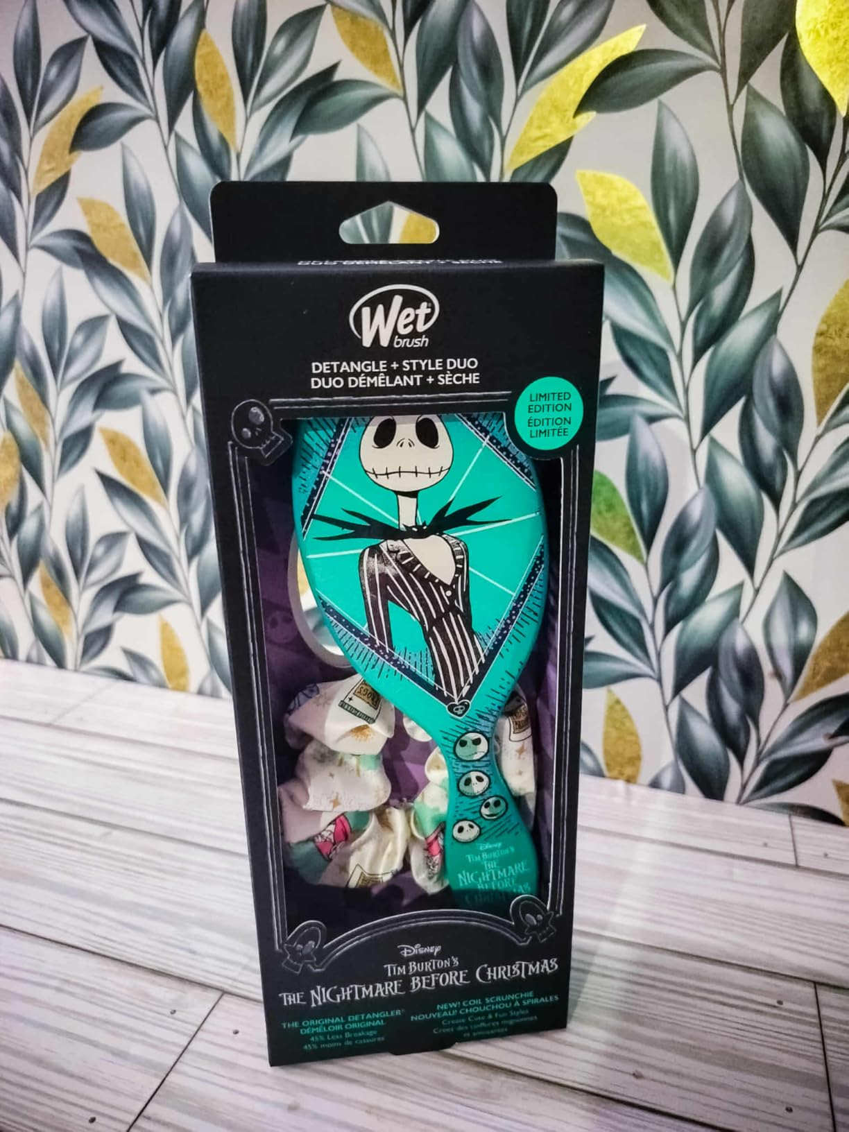 Wet Brush Detangle & Style Duo Kit, Jack Skellington (Nightmare Before Christmas) - IntelliFlex Bristles - Detangling Brush Glides Through Tangles For Wet & Dry Hair, 1 Hair Brush & 1 Coil Scrunchie