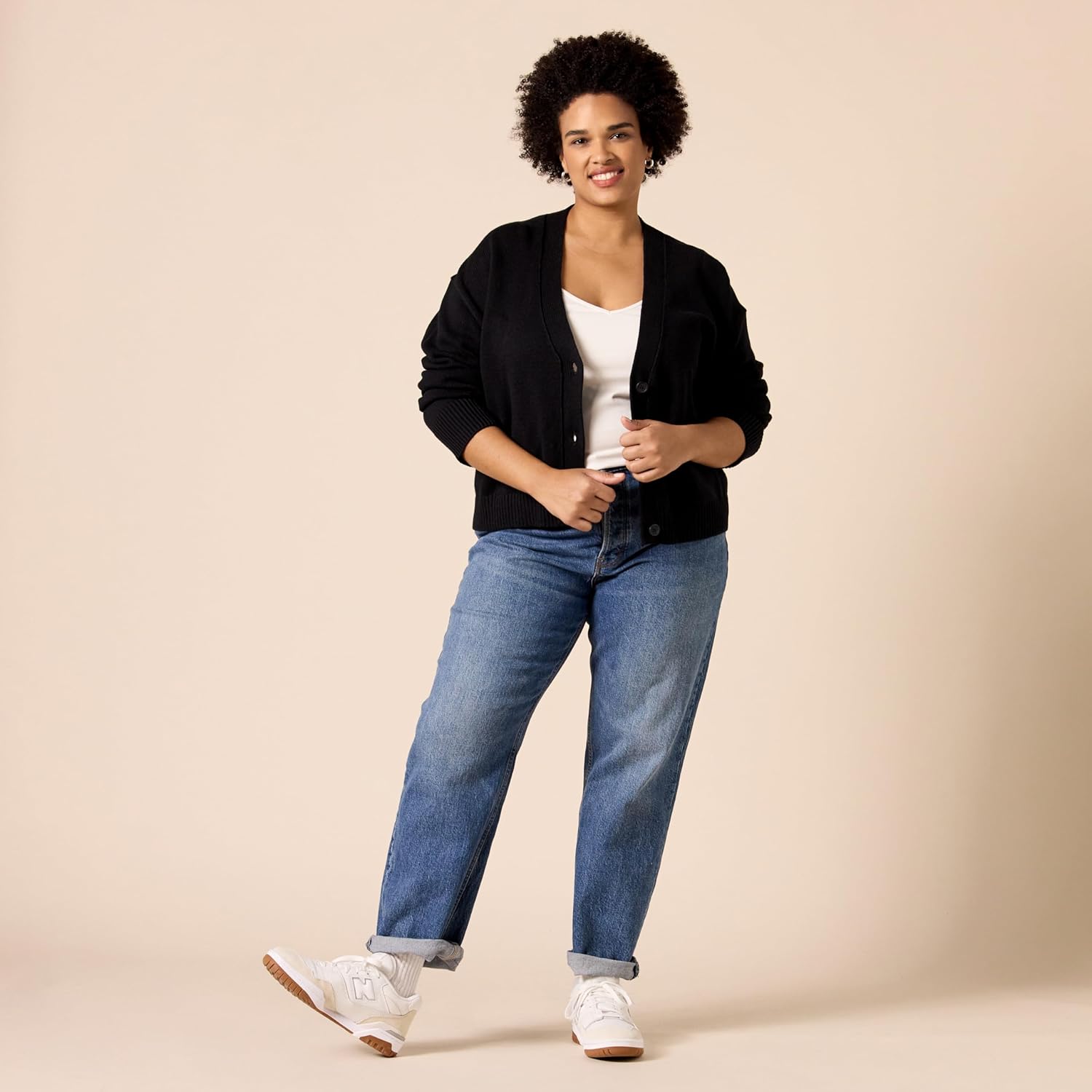 Amazon Essentials Women's Relaxed Fit V-Neck Cropped Cardigan - Image 7