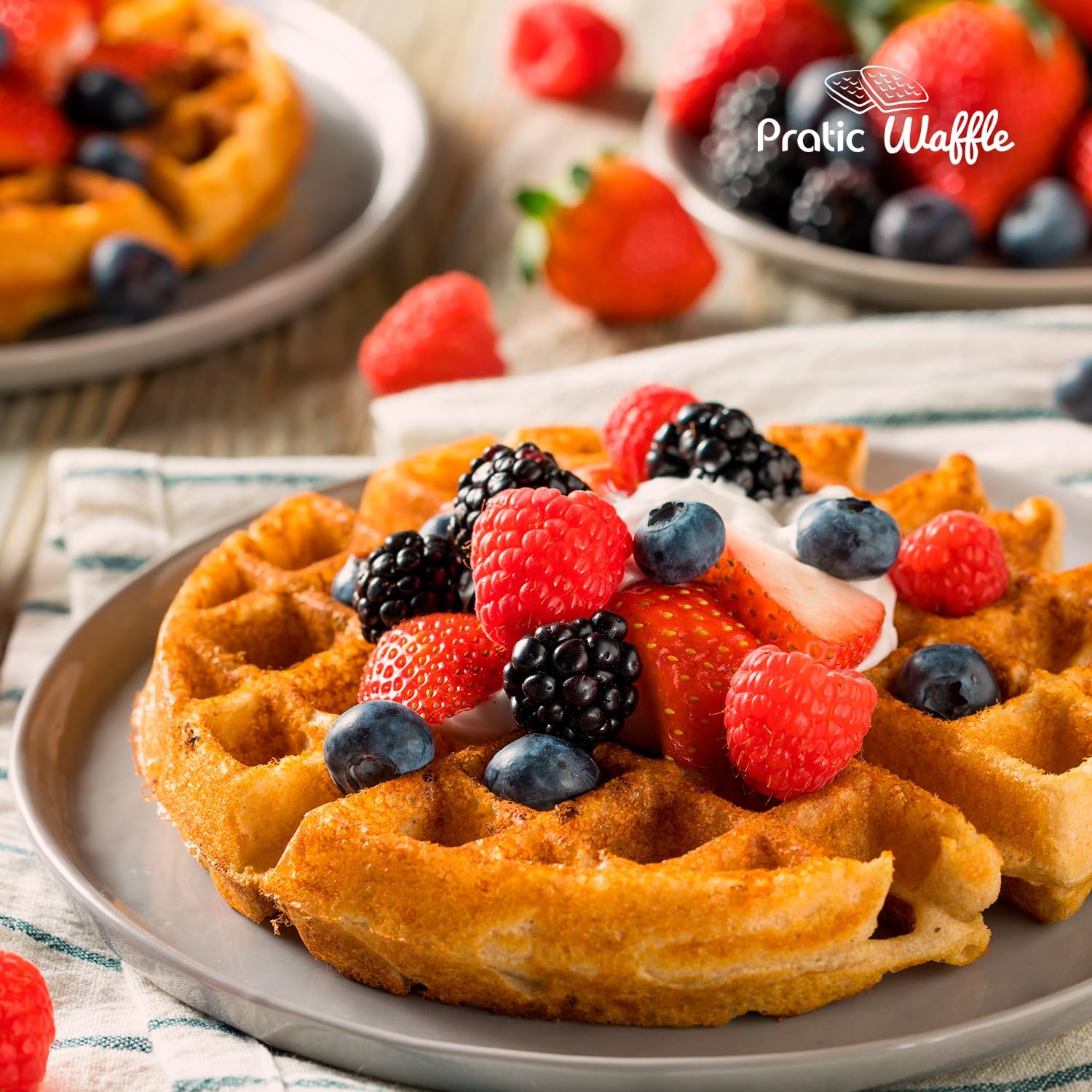 Waffle Maker, Mondial, Preto/Inox, 1200W, 220V - GW-01