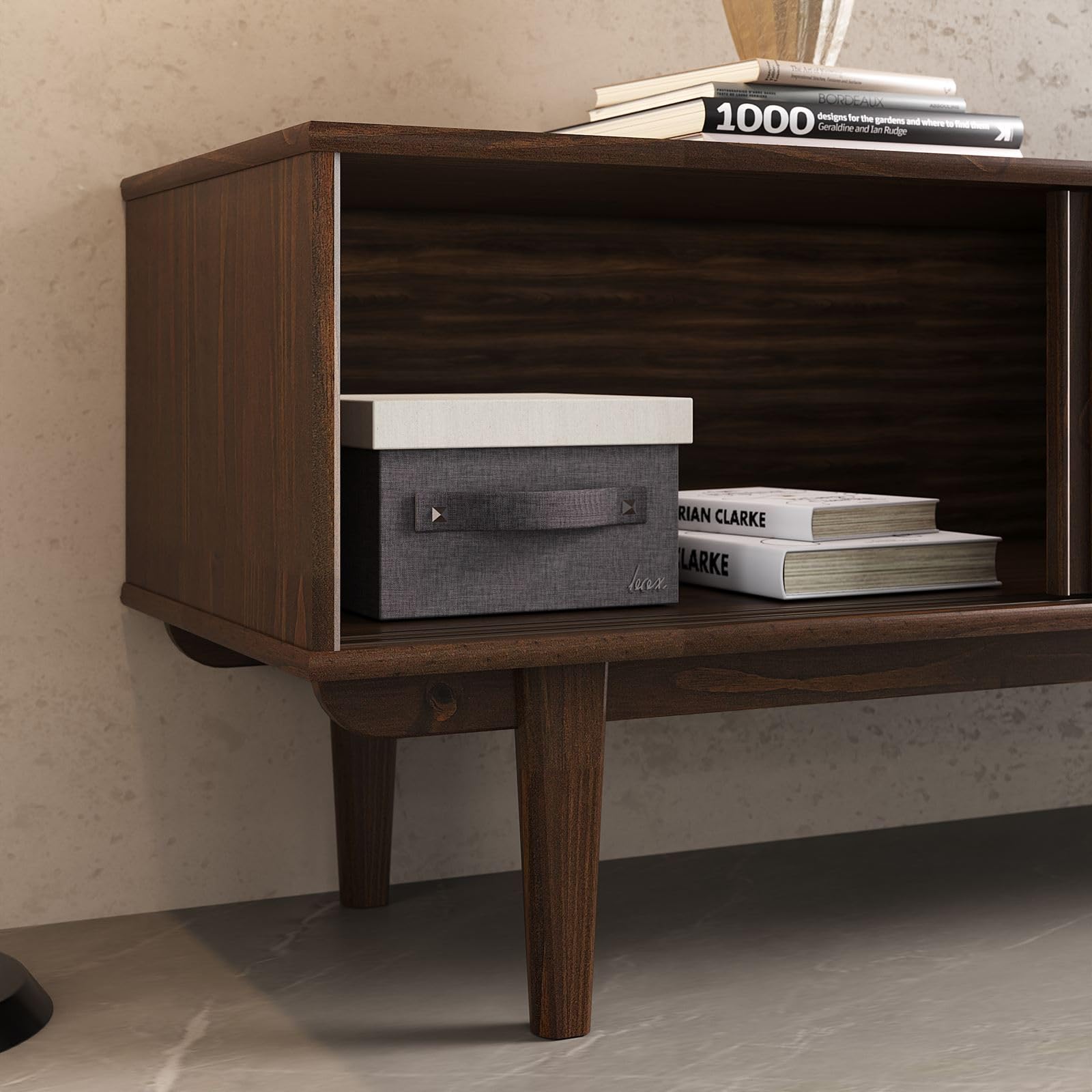 IDIMEX Lowboard Simona, 175 cm aus Massivholz, Nussbaum Finish - TV Lowboard mit 2 Schiebetüren und 2 Schubladen, Wohnzimmermöbel aus Kiefer, Flurmöbel mit viel Stauraum, Wohnzimmer Sideboard