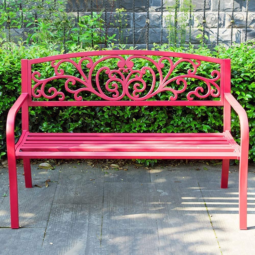 赤い金属製屋外ベンチ