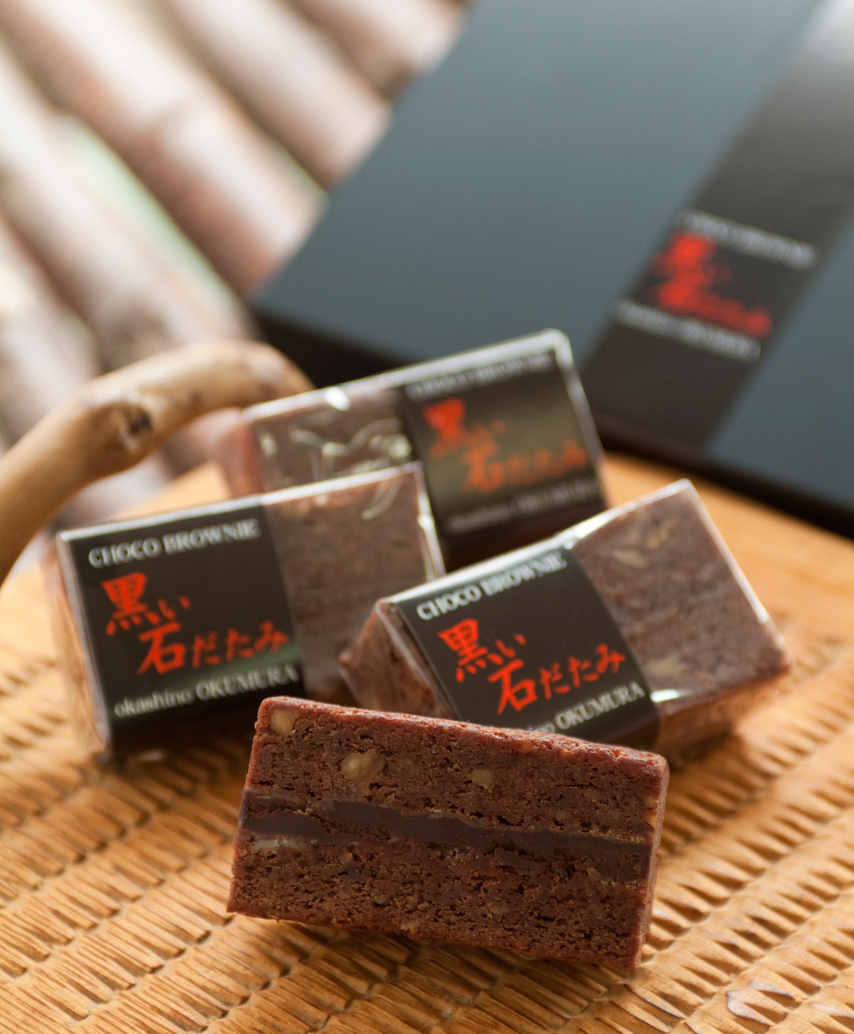 Amazon.co.jp: 【黒い石だたみ（チョコブラウニー）20個入】 青森
