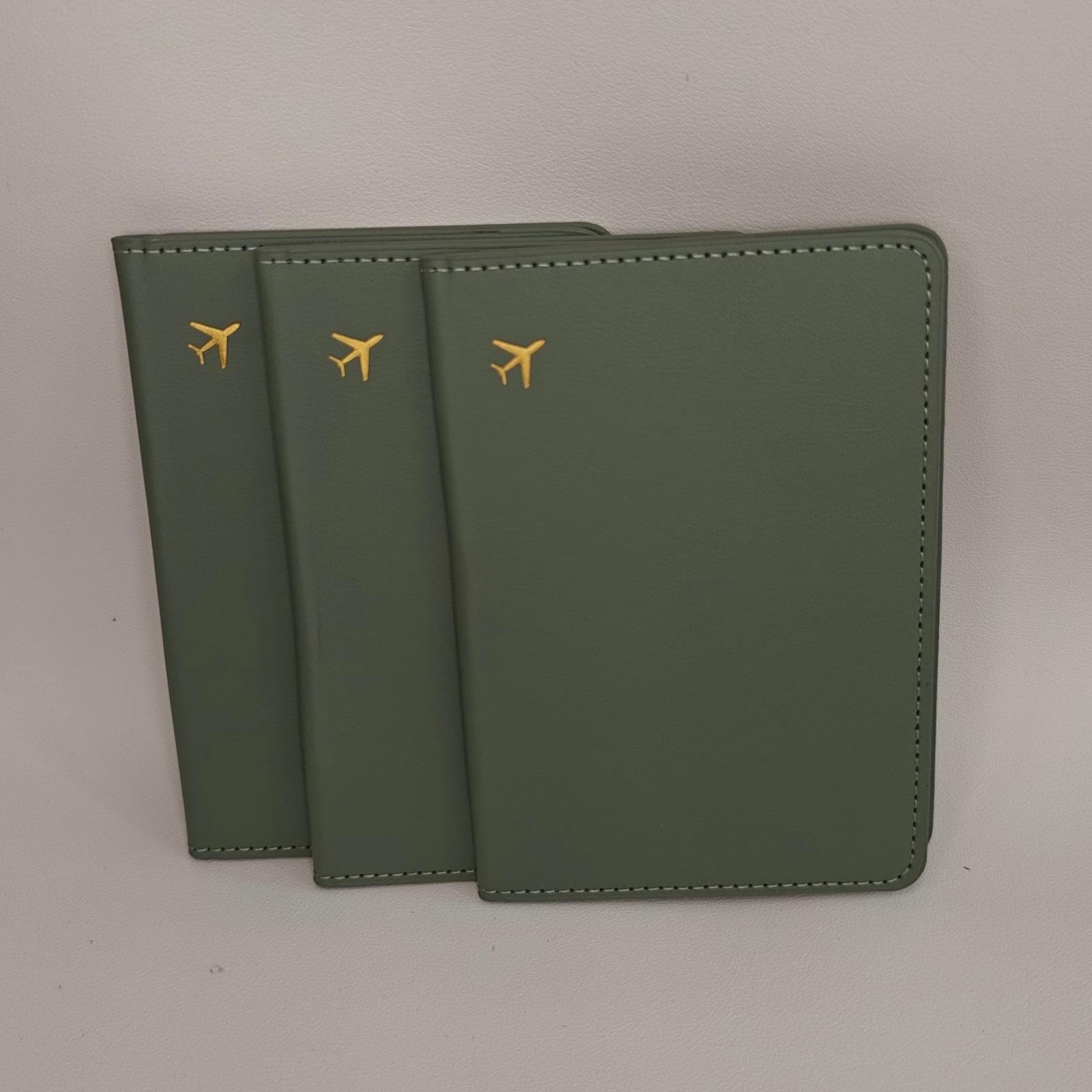 Custodia Passaporto in Similpelle Personalizzabile con nome o sigle– Porta documenti da Viaggio – Protezione Elegante – Regalo viaggiatori, Amico, Amica, Fratello, Sorella (Verde)