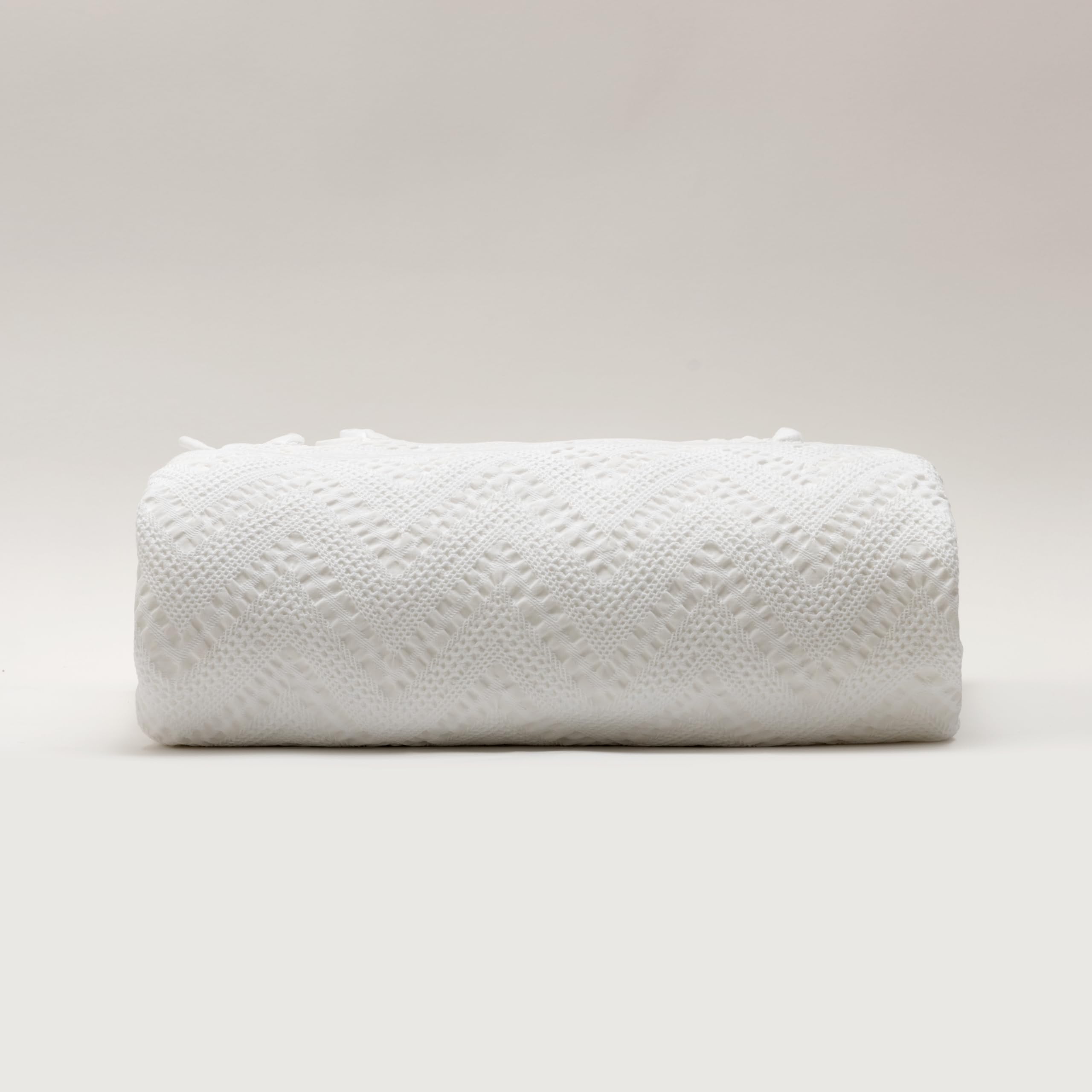 Colcha Blanca con Volante - Colcha 260x260 para Cama de 180 - Colcha de Algodón Valentina - Colcha de Verano con Estampado Elegante