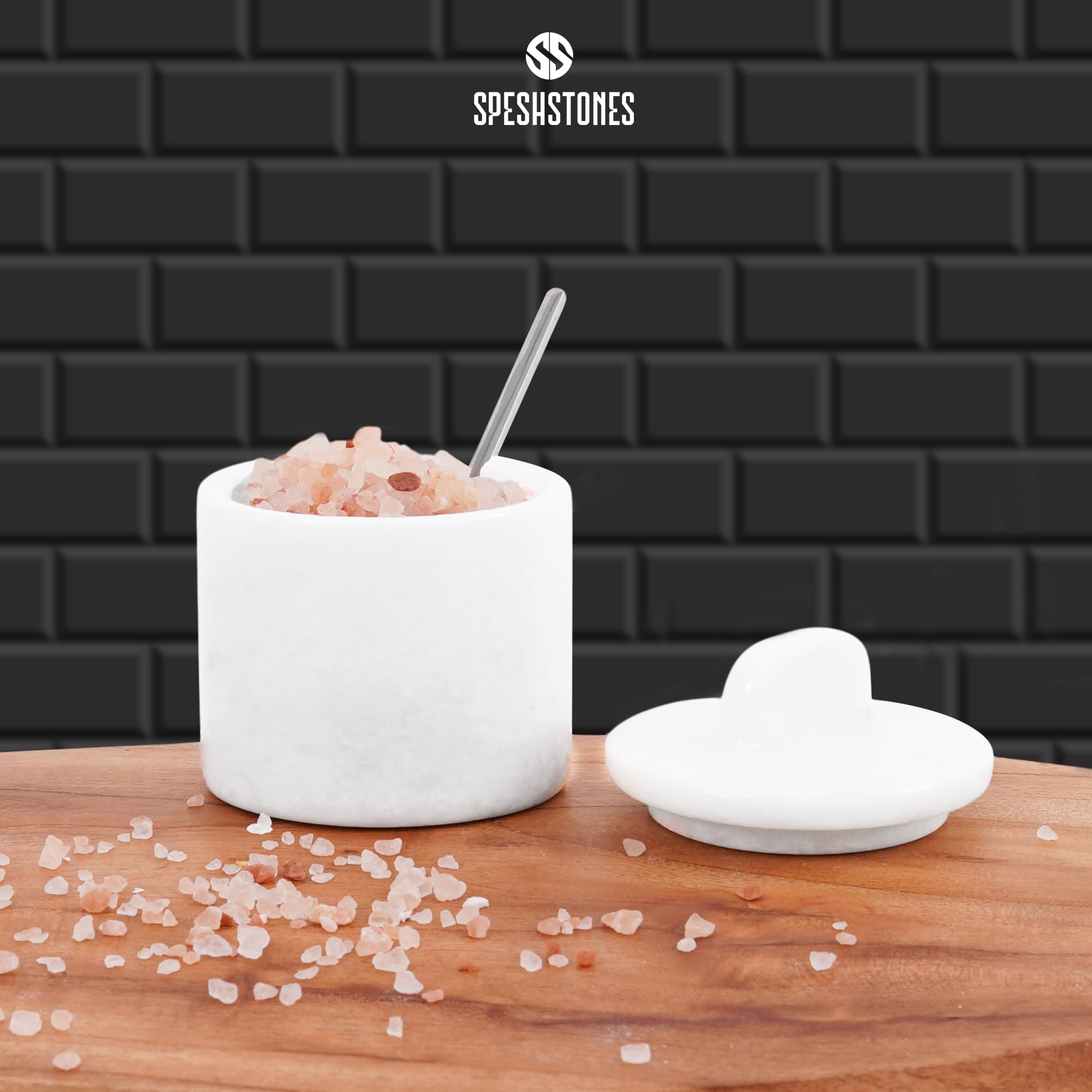 SPESHSTONES Salière en marbre avec couvercle et cuillère de 10,2 cm - Blanc - Petits récipients d'assaisonnement faits à la main - Pots à épices décoratifs, sucrier avec cuillère et salière feuilletée