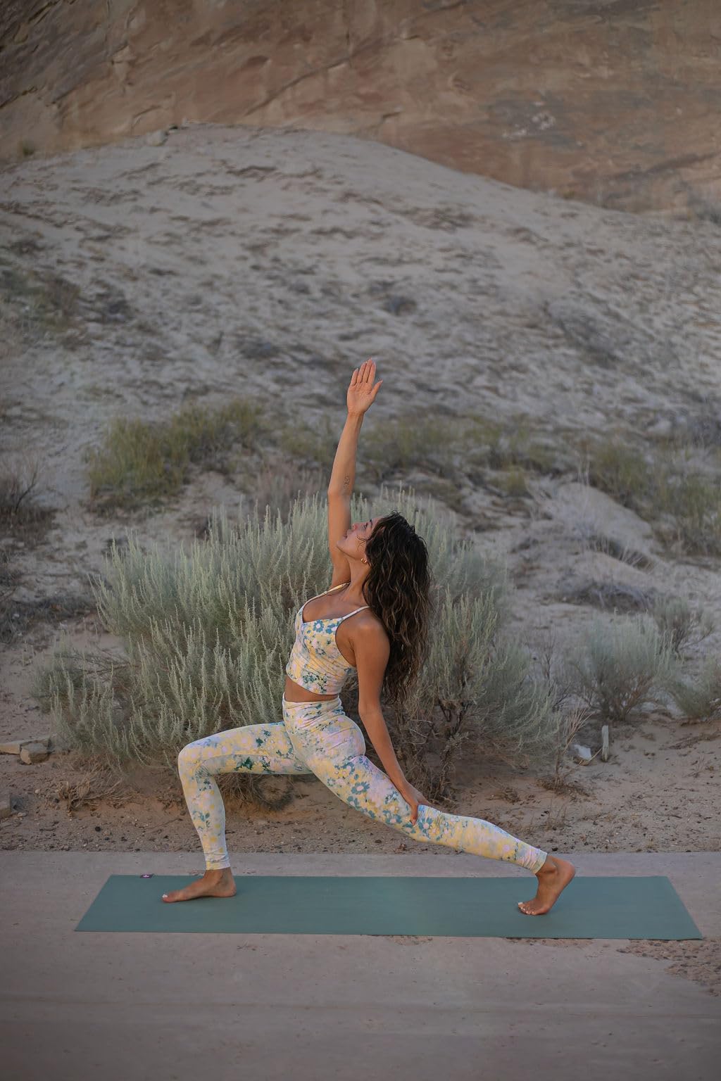 Manduka eKO Superlite Yogamatte für Reisen – leicht, einfach zu rollen und zu falten, langlebig, rutschfester Griff, 1,5 mm dick, 180 cm