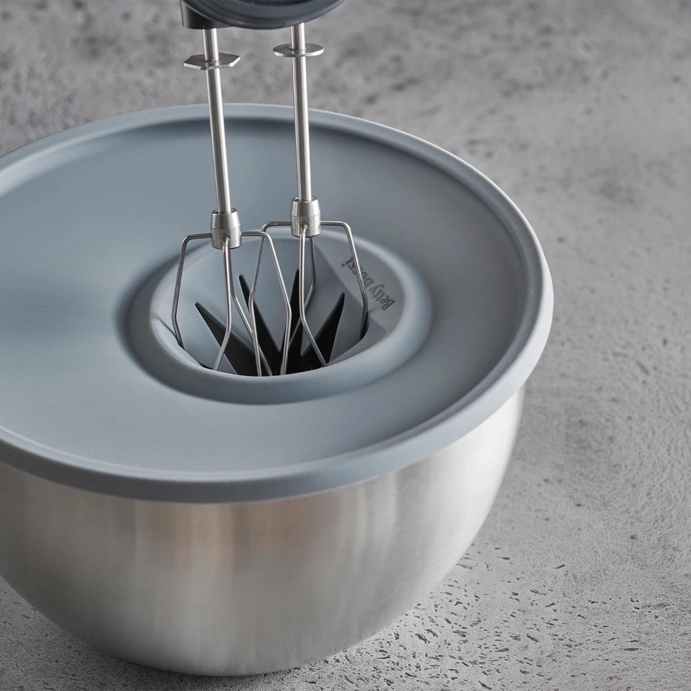 Betty Bossi - Edelstahlschüssel mit Deckel und Spritzschutz - 2er-Set - Edelstahl Silikonmatte Deckel für sicheren Transport - Schüsselduo mit vielen Talenten