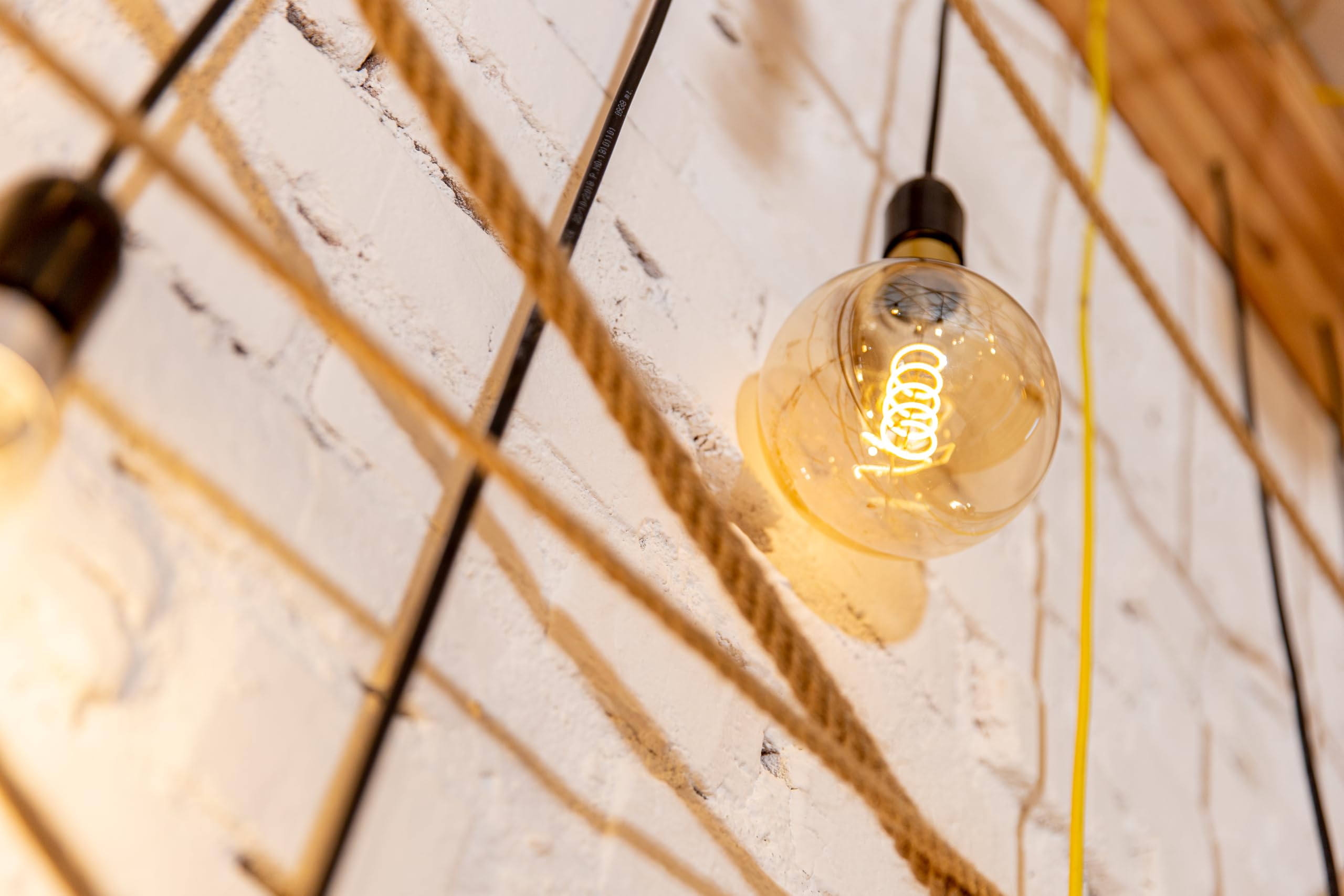 Shelly Vintage G125 | Wlan-gesteuerte Glühbirne mit Dimmung und Leistungsmessung | Hausautomatisierung | iOS Android App | Alexa und Google Home kompatibel | Elegantes Design und energieeffizient