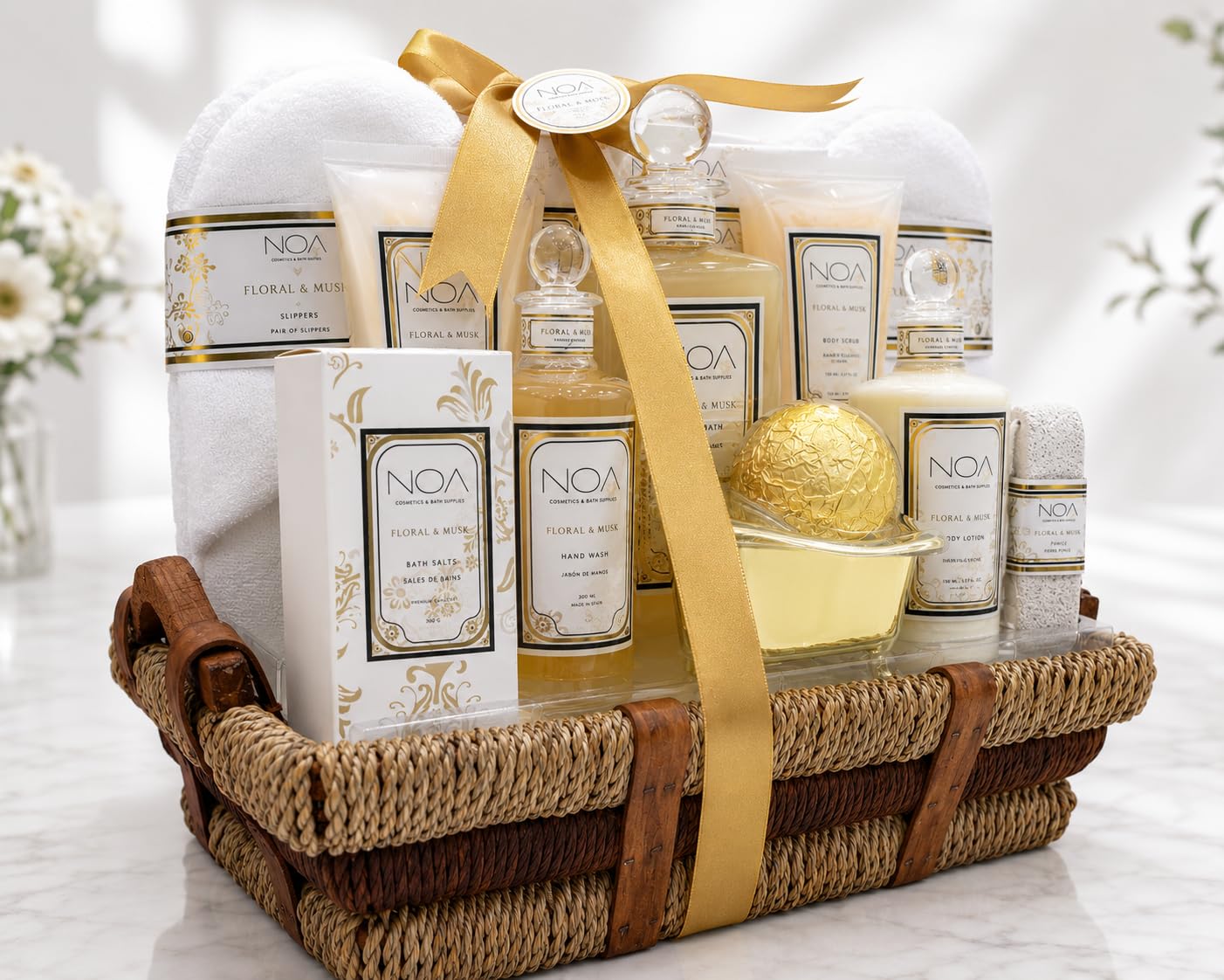 NOA Set de Baño regalo Premium con aroma a Almizcle y Flores Blancas – Kit Completo con Gel de Ducha, Loción Corporal, Burbujas de Baño, Exfoliante y Sales de Baño – Regalo Perfecto