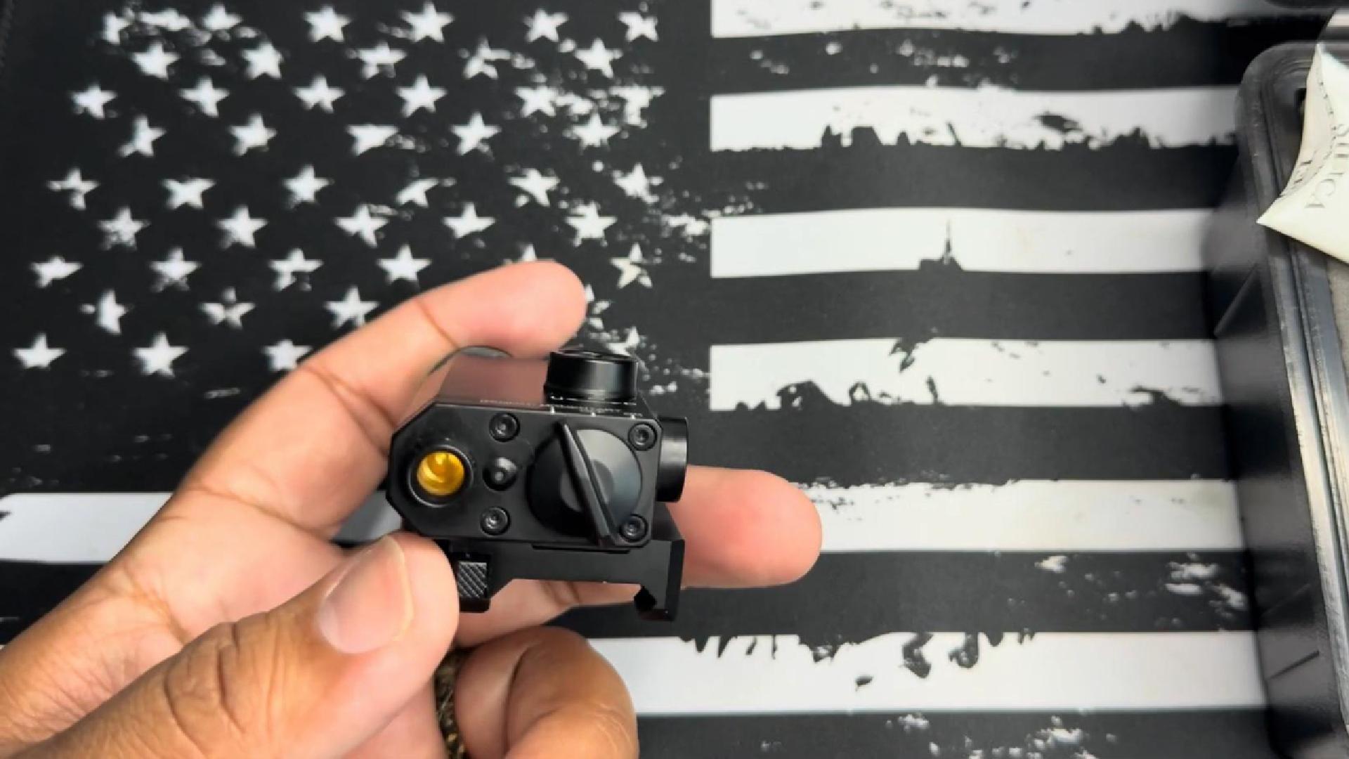 Watch HOLOSUN LS117 Single Red/Green Laser Sight Unboxing on