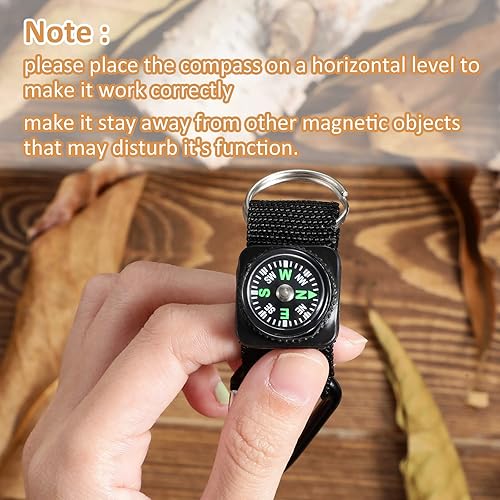 Miniatura 5 de TOODOO 28 piezas de brújula con clip para cinturón para niños, llavero de brújula de cinturón de premio negro para suministros de fiesta de