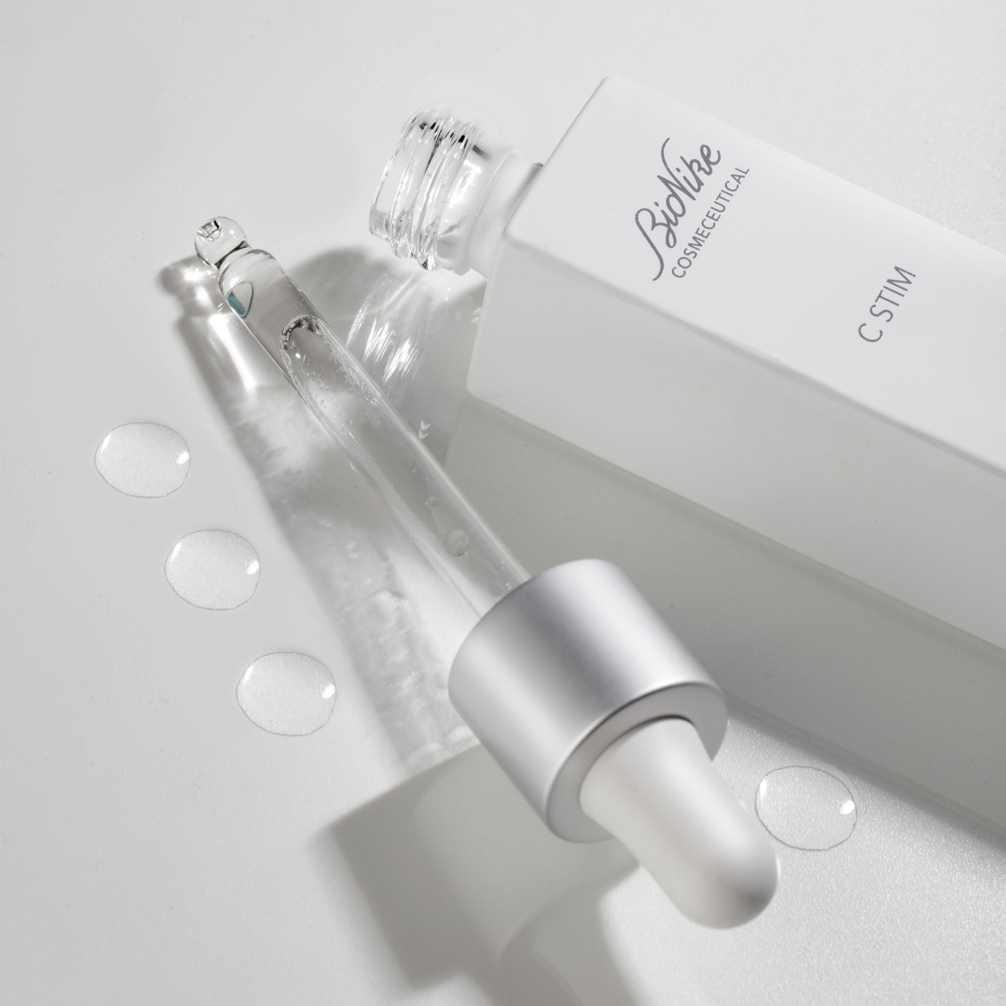 Bionike Cosmeceutical - C Stim Siero Viso Vitamina C ad Azione Antiossidante, Distende le Rughe e Uniforma e Illumina l'Incarnato, Dona una Pelle Levigata e Rivitalizzata, 30 ml