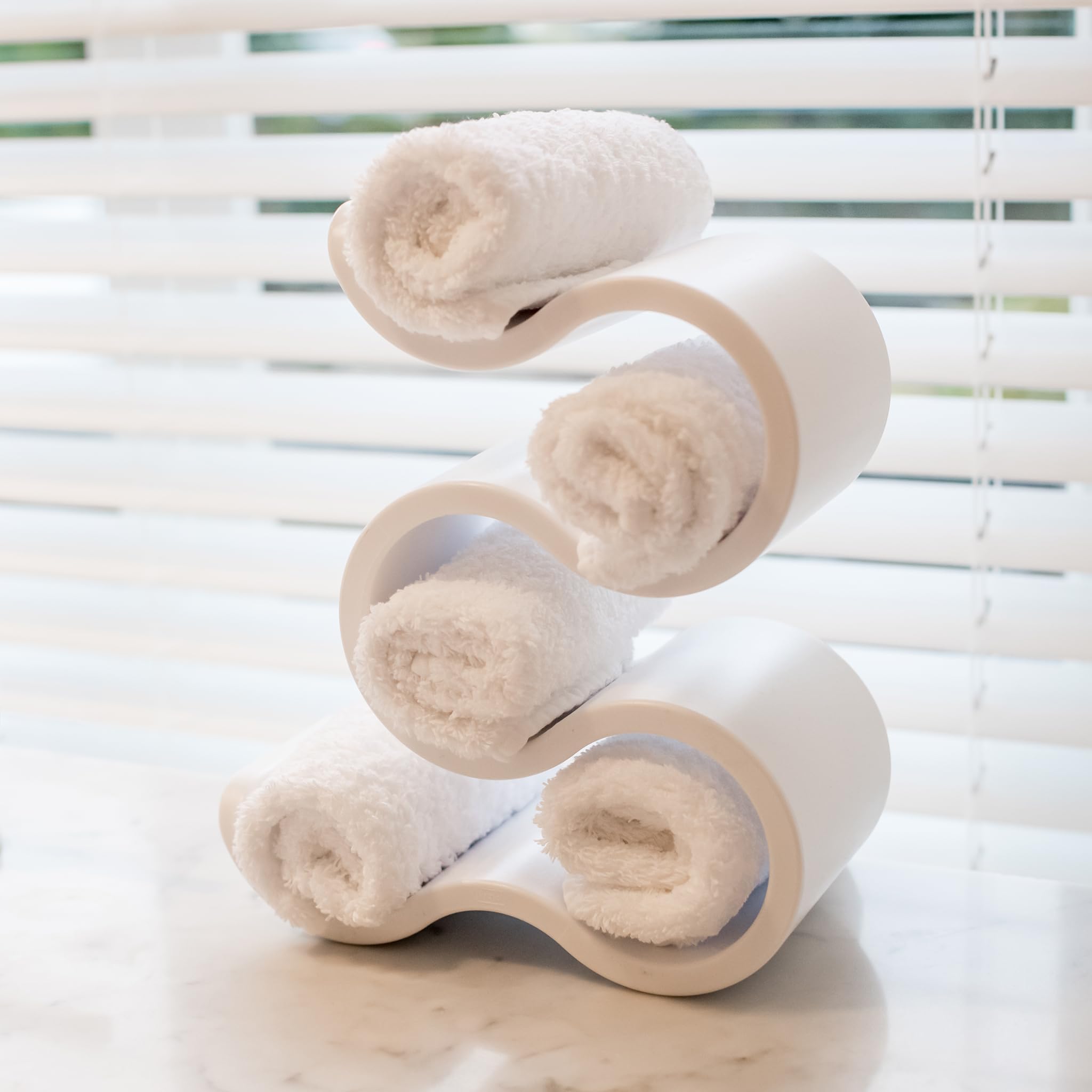 BOA Weinregal – Modernes Weinflaschenregal für 5 Flaschen, platzsparend, dekorativ, robust, aus hochwertigem Kunststoff, ideal für Küche oder Wohnzimmer, deutsches Design