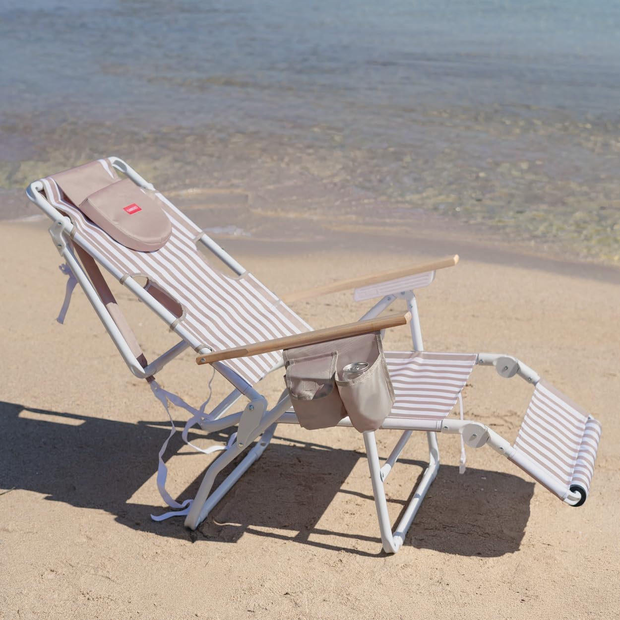 Flamingueo Silla Playa Plegable - Reclinable 5 Posiciones - Agujero Cabeza y Brazos - Reposapiés 3 Posicones - Asas Mochila - Bolsillo Insulado y Posavasos - Aluminio y Poliéster - Beige