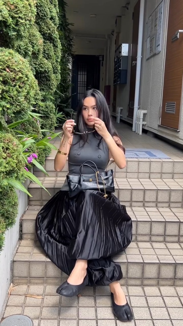 JW PEI Bolso Tote con dije de metal Maeve mujer miniatura 7