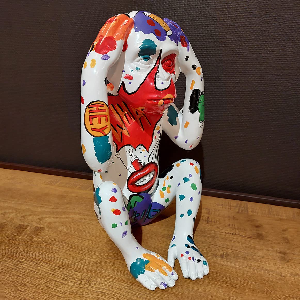 Meubletmoi Statua Scimmia Bianca Seduto Mani sulla testa e Disegno Pittura Multicolore in resina - Rafiki