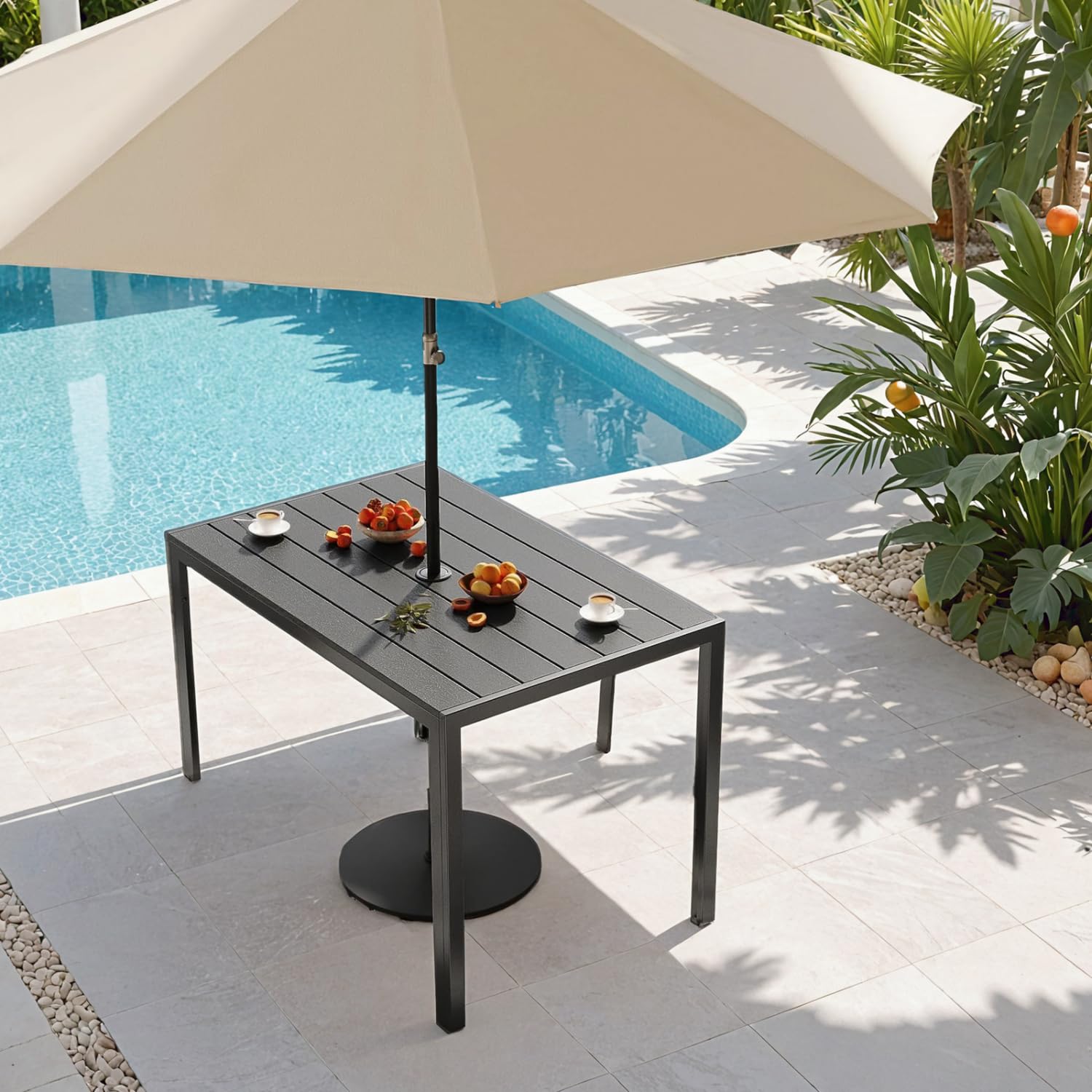 Clevich Tavolo da pranzo da giardino con foro per ombrellone, 110 x 70 x 73 cm, resistente alle intemperie, con piano a doghe in WPC, telaio in alluminio, tavolo rettangolare per balcone/cortile