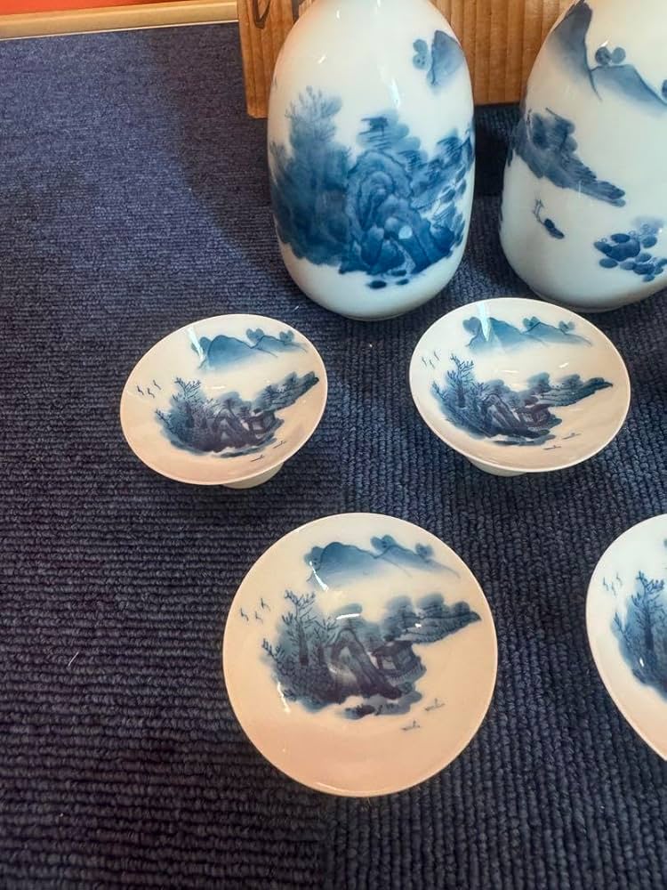 1884 有田焼　畑萬陶苑　染付山水　酒器セット　徳利2客　猪口5客　未使用 61+sNSqiULL._UF894,1000_QL80_.jpg