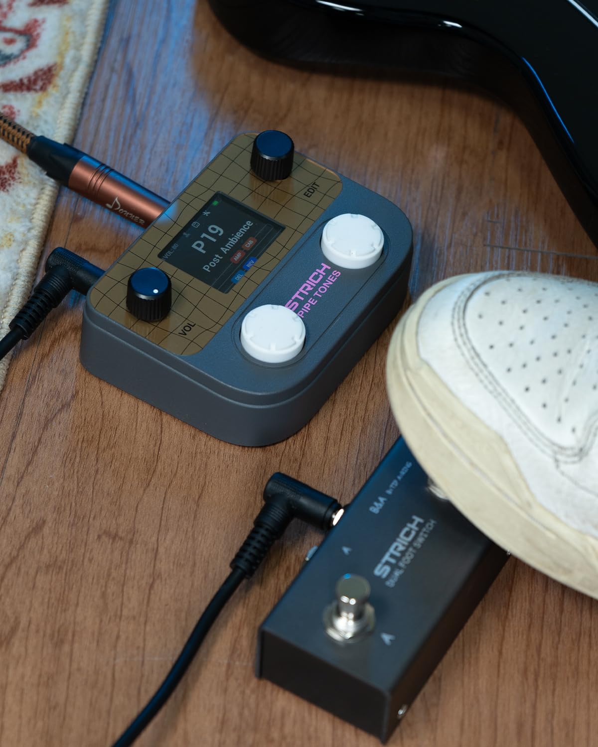 STRICH Pipe Tones Pocket Multi-Effects Processor per chitarra e basso con pedale 10 moduli effetto 125 effetti Looper 40s 100 pattern di batteria Interfaccia audio USB Controllo wireless(Grigio scuro)