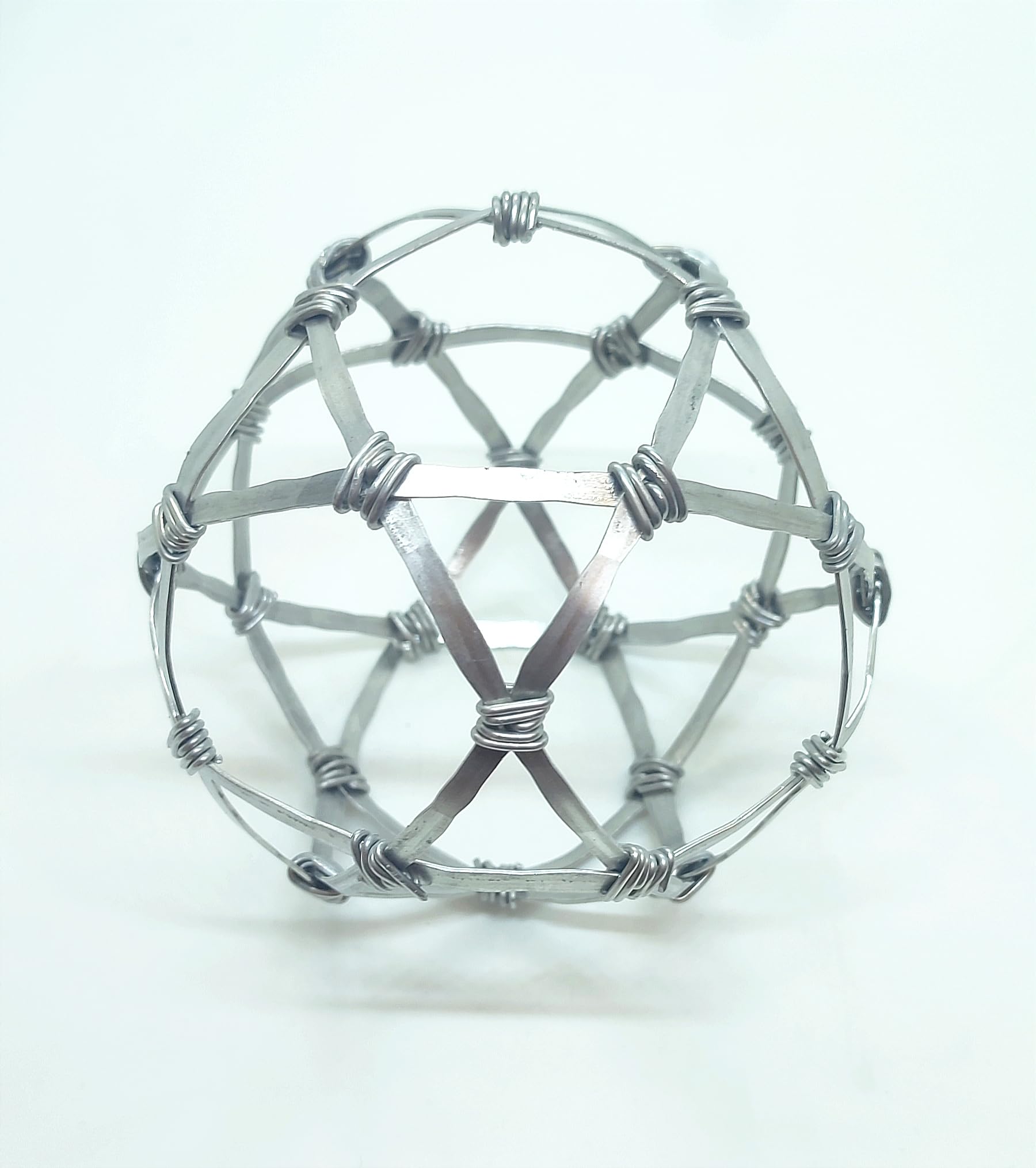 Pentasfera Artigianale 11 cm – Struttura Geometrica Decorativa Fatta a Mano – Design Olistico