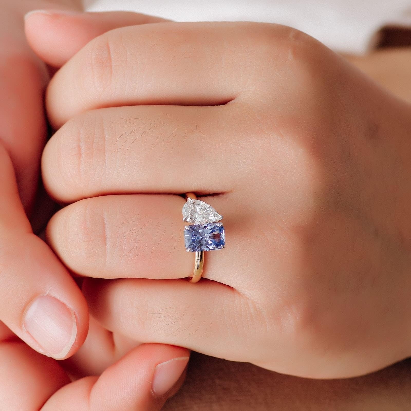 Obrączka ślubna dla kobiet Obrączki ślubne żółte złoto 9K Moissanite; Stworzony laboratoryjnie lekki szafir kropla wody kwadratowy rozmiar H 1/2 moda dla siostry biżuteria noworoczna