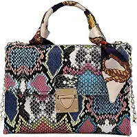 Bolsa Feminina "Animal Print" com Lenço na Alça e Corrente de Ombro – Estilo Fashion e Sofisticado – Material Sintético Texturizado – Acompanha Bolsa de Veludo