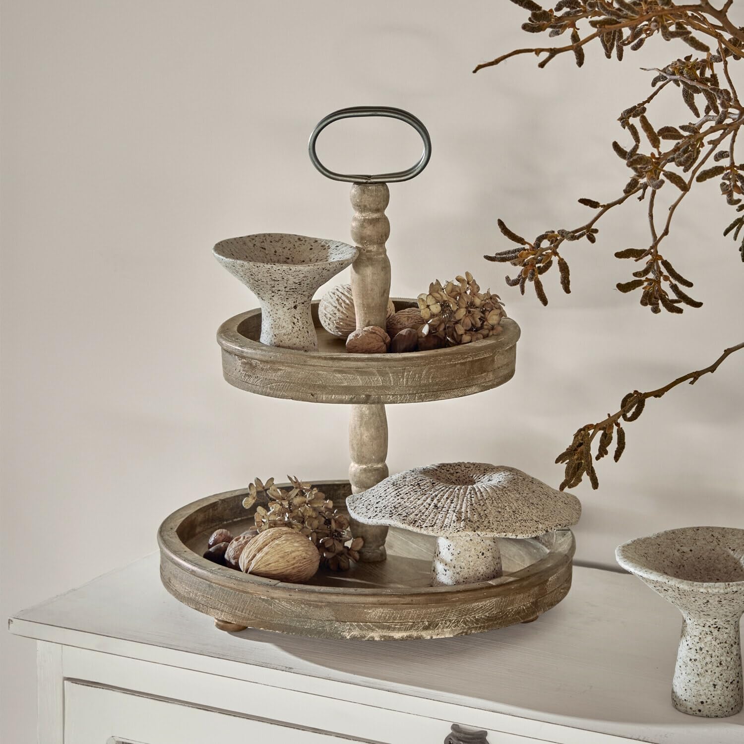 Loberon Etagere Amboise, braun | zweistöckig, gedrechselte Stange, formschöner Tragegriff, Servierhelfer, Dekoration, Tannenholz, Eisen