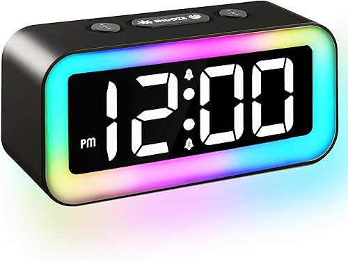 Reloj despertador digital LED con luz nocturna colorida con alarma dual súper fuerte, modo de día de semana, repetición, atenuador, puerto de carga