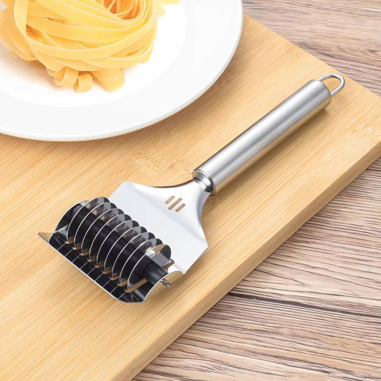GERIX Noodle Cutter Roller High Grade Stainless Steel Lattice Roller Docker Dough Cutter Pasta Spaghetti Maker for Kitchen Cooking Tools with Hanging Loop (Pack of 1)
