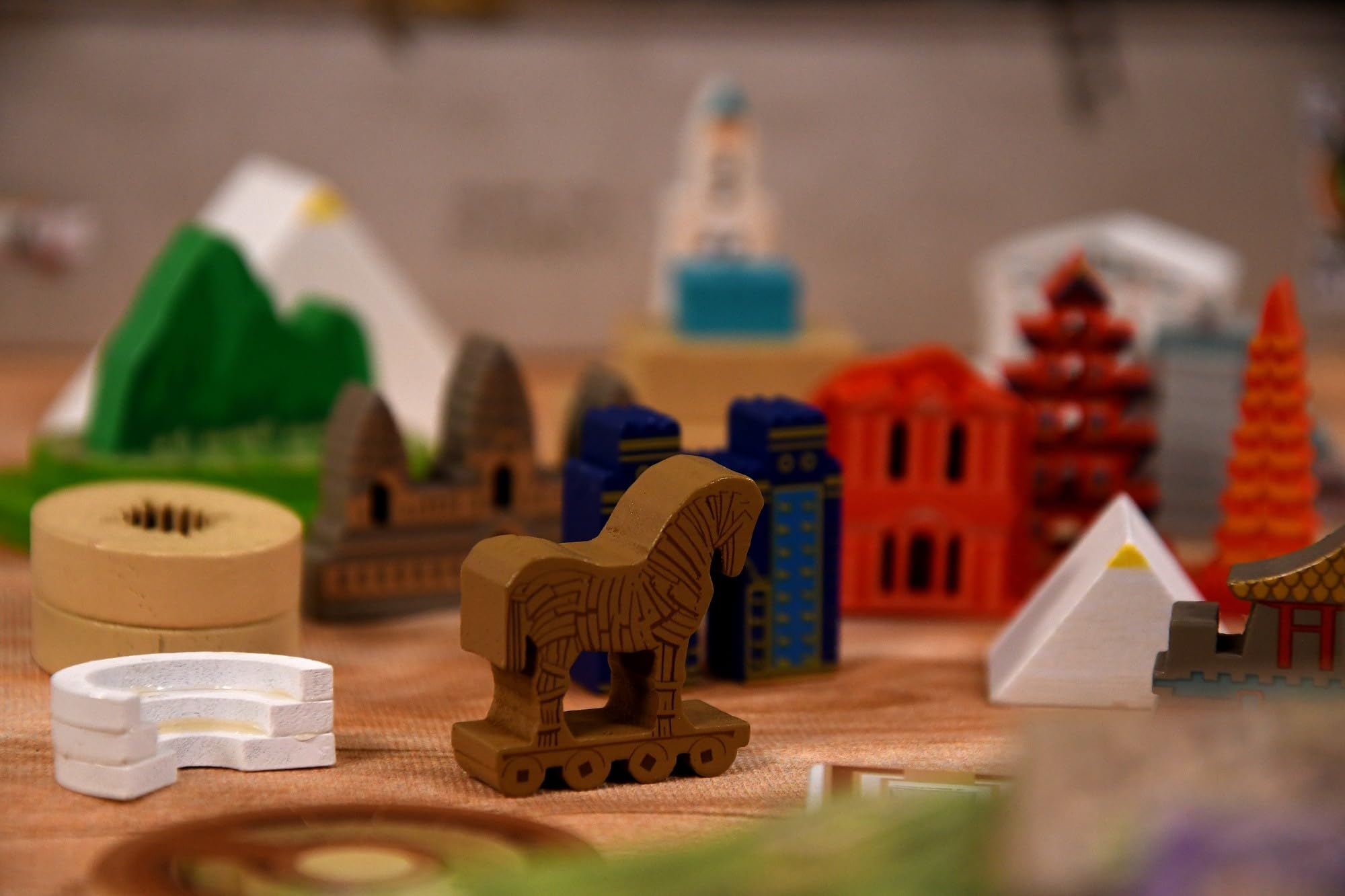 Wunder der Welt | Familienspiel Brettspiel für 1–5 Spieler ab 14 Jahren | Legespiel mit Weltwundern aus Holz | Stadtbau mit Taktik & Strategie | 30–60 Min. Spielzeit | Deutsch