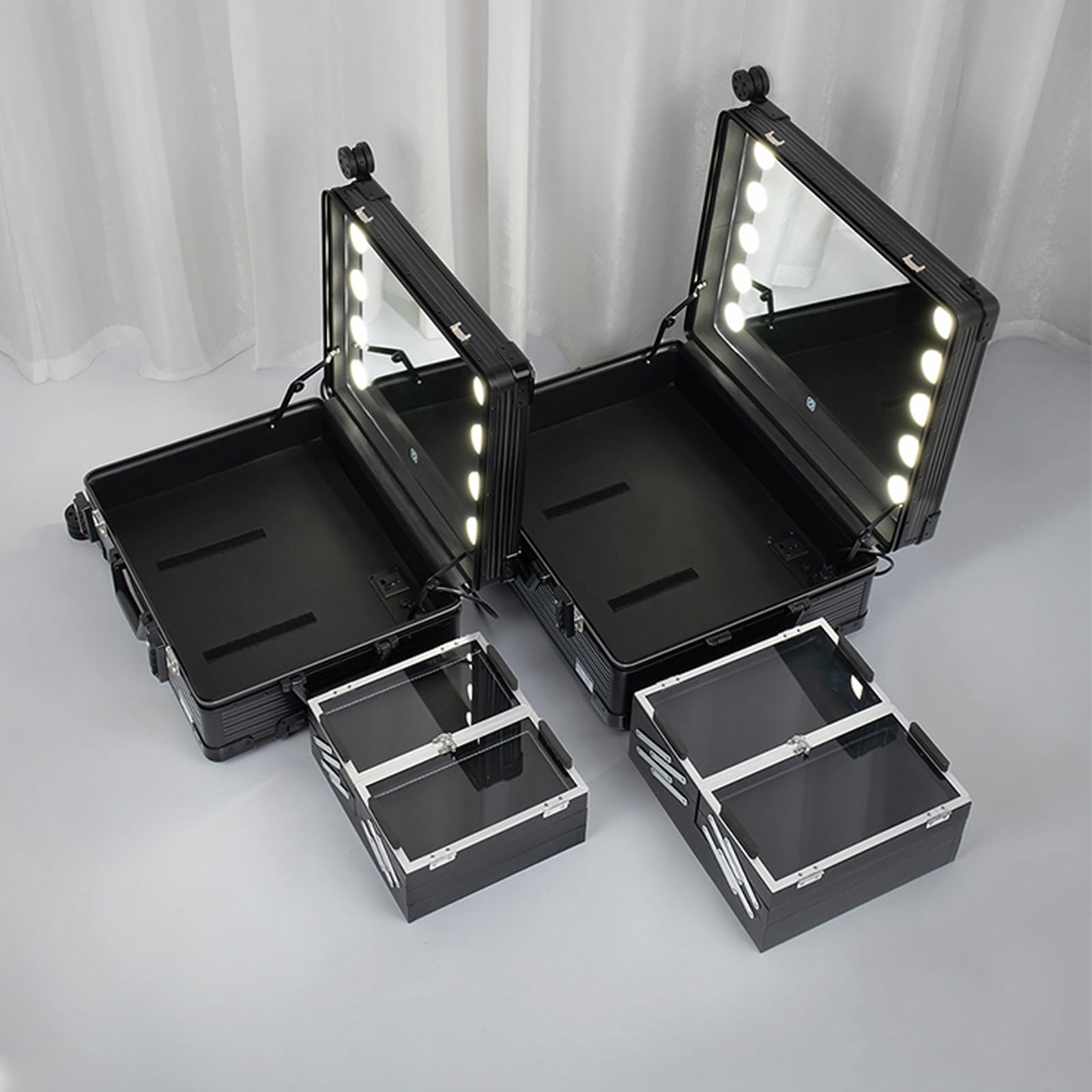 Aluminiowa walizka do makijażu z oświetleniem LED, profesjonalny organizer na kosmetyki ze stojakiem, przenośna toaletka na kółkach dla makijażystów, Srebrny pasek, 58X45X23cm