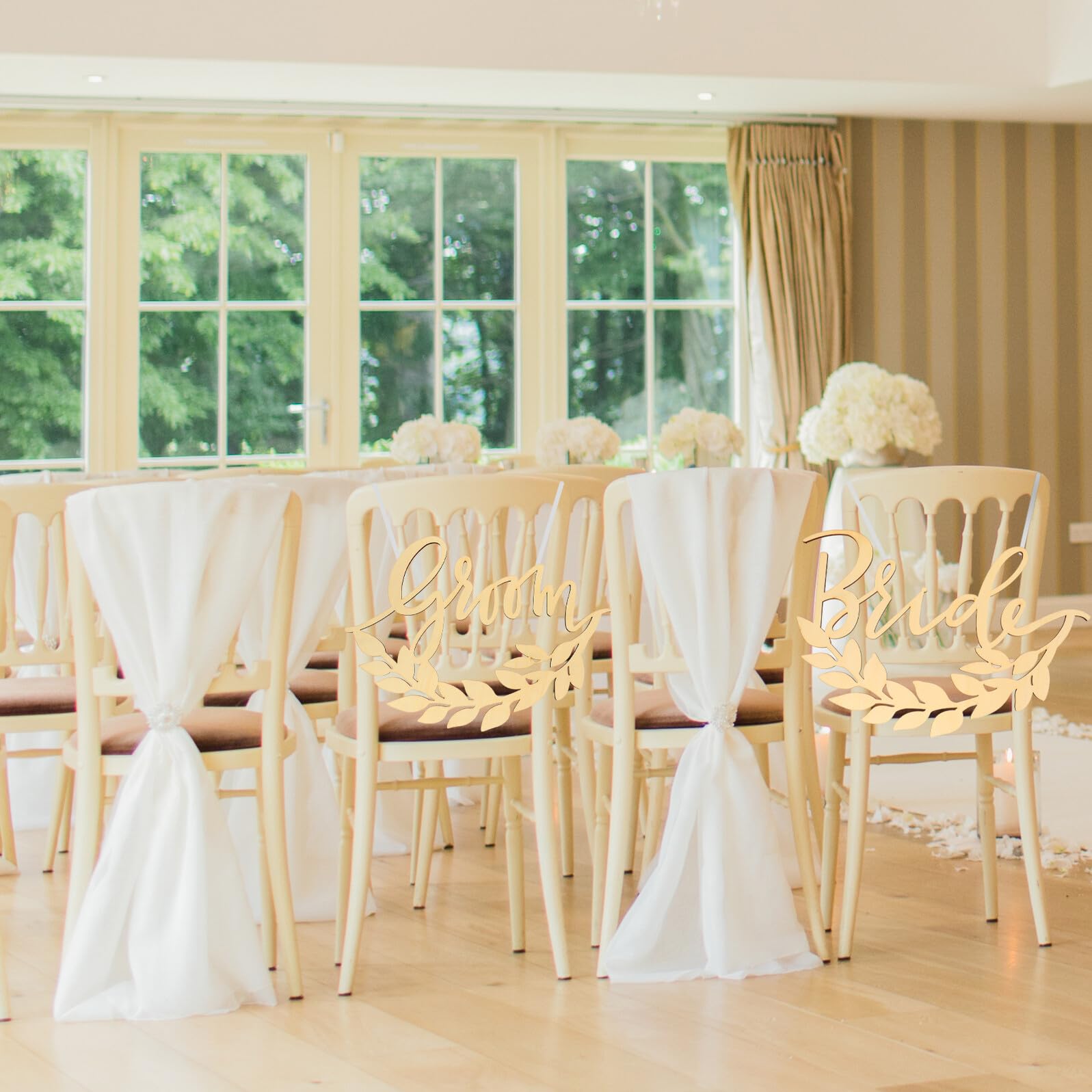 Holz Hochzeitsanhänger Stuhllehnenanhänger mit Brautpaar Motiv Naturholz Hängeetiketten für Hochzeitsdeko Kreative Stuhldekoration für Romantische Feiern